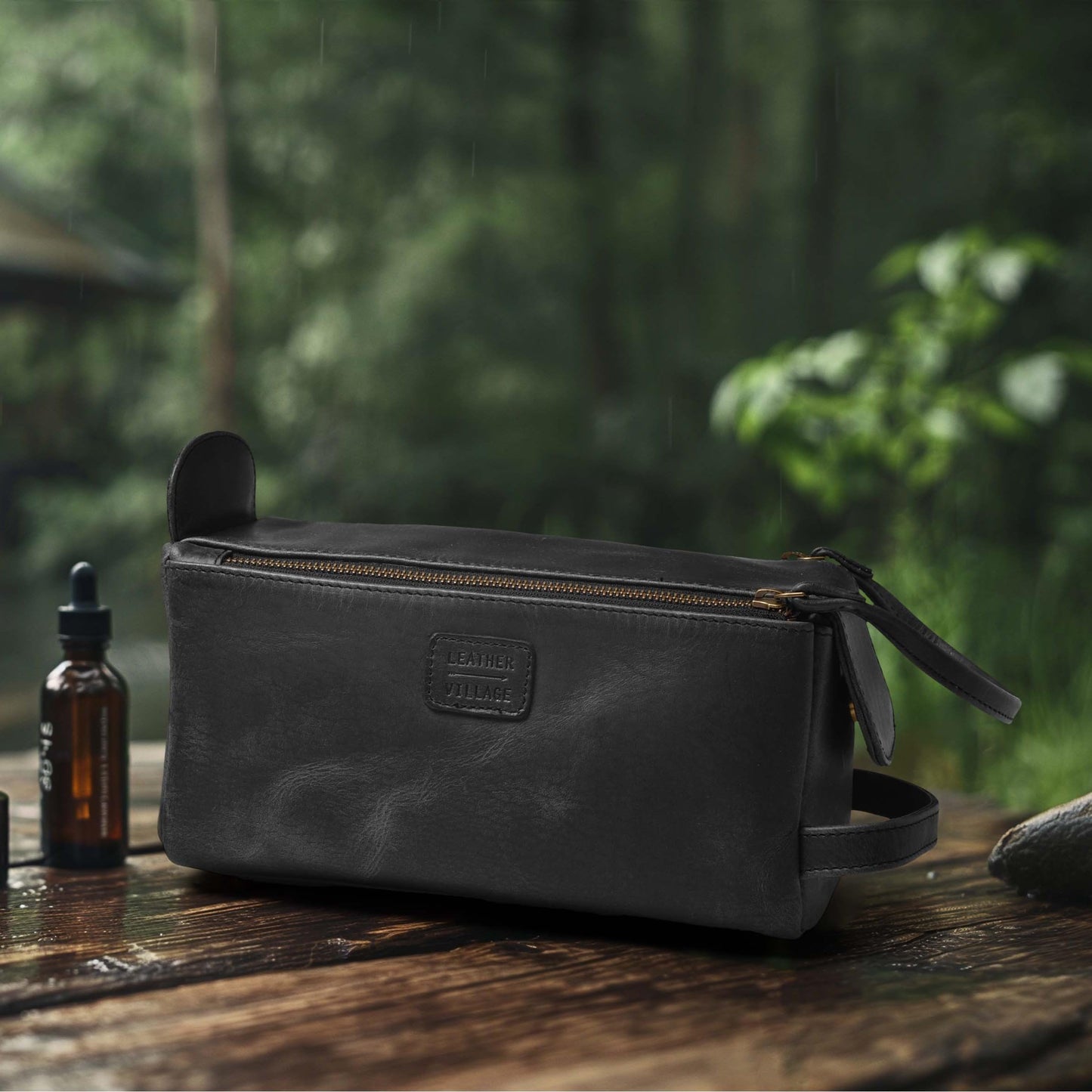 LEATHER VILLAGE Genuine Leather Travel Toiletry Bag - Water-Resistant Dopp Kit for Toiletries, Large Shaving Bag & Bathroom Organizer - Gift for Men & Women - Distressed Black