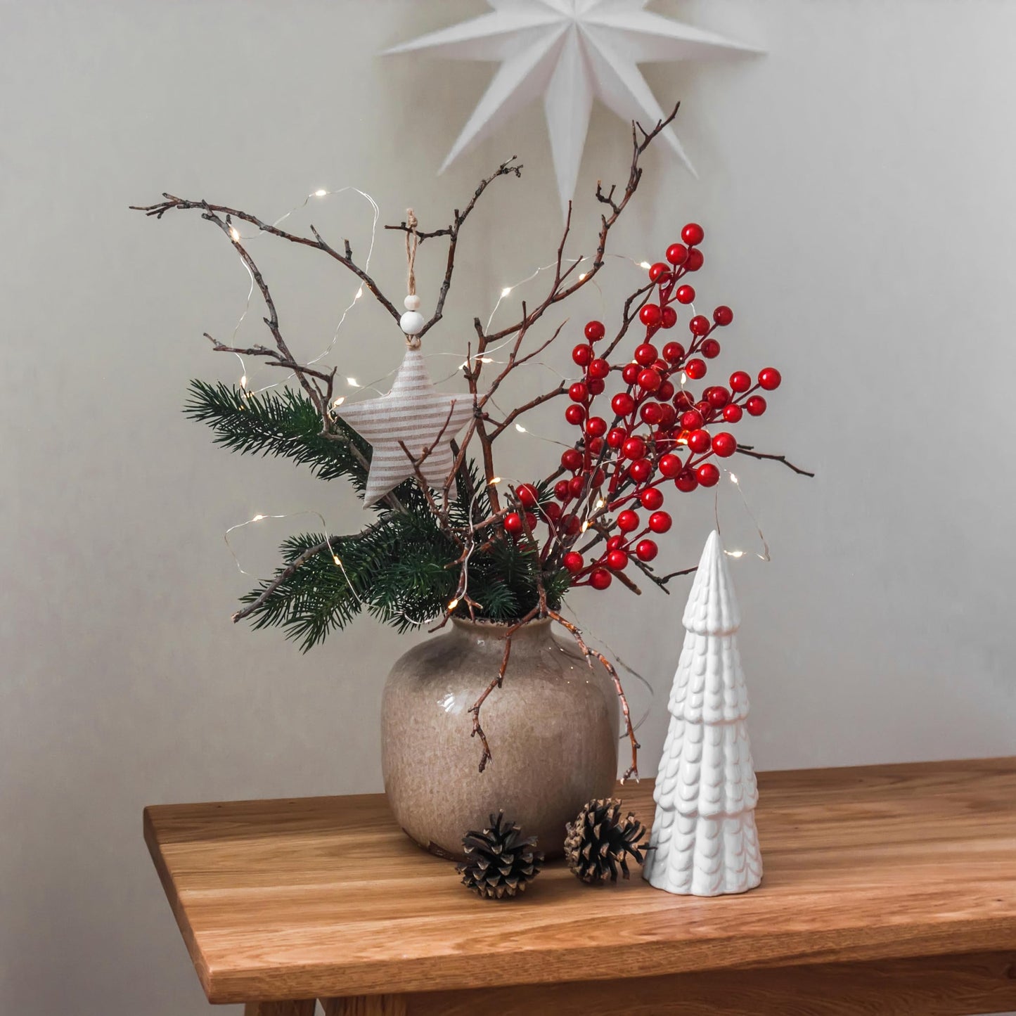 35 Pack Christmas Tree Decorations,9 inch Artificial Red Berry Stems,Red Berries Christmas Decor Christmas Tree Decorations Crafts Wedding Holiday Season Winter Décor Home Decor
