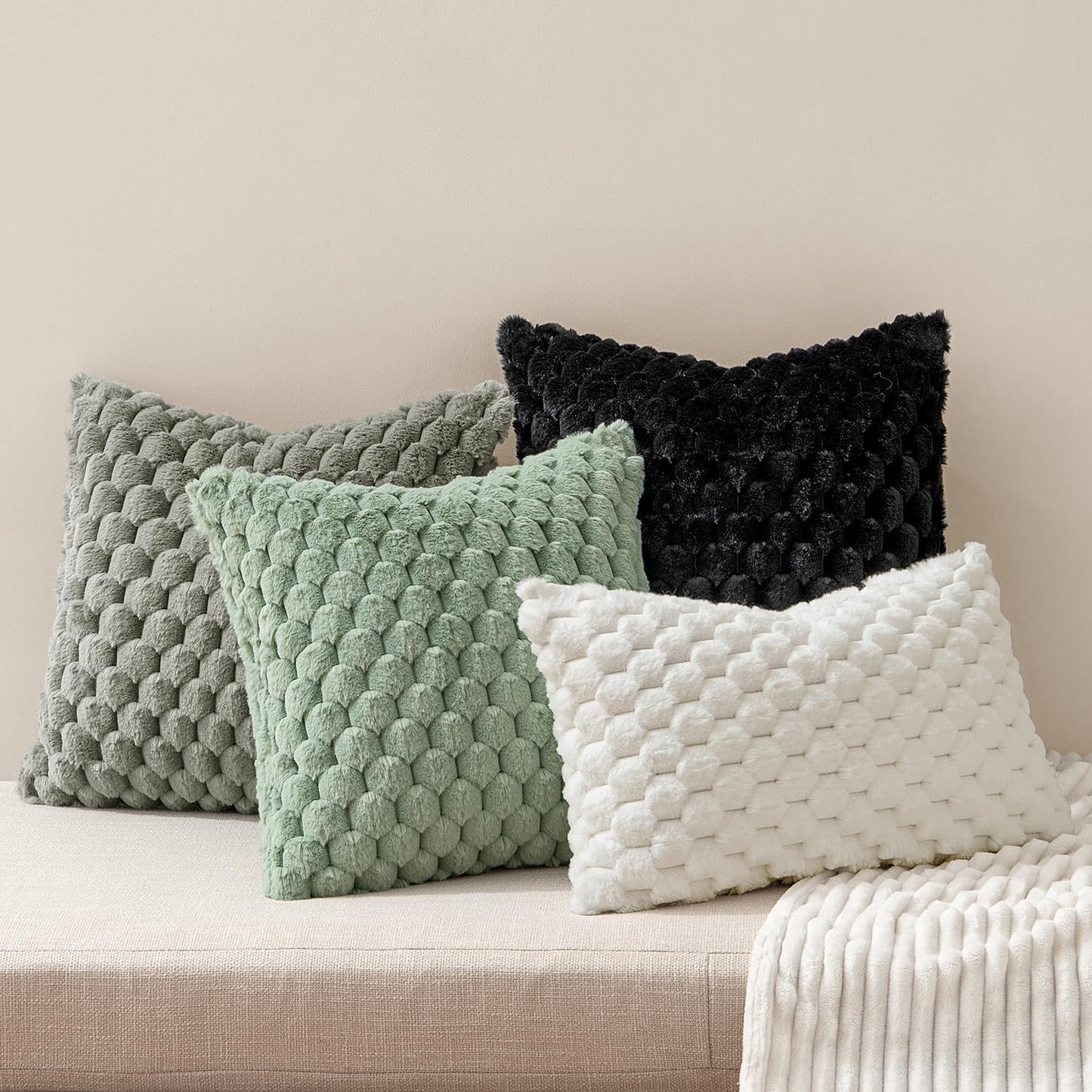 MIULEE White Faux Fur Decorative Throw Pillow Covers 20x20 Inch Set of 2 Super Soft Cozy Plush Cushion Cases Luxury Fluffy Pillowcases for Sofa Couch Bed Living Room