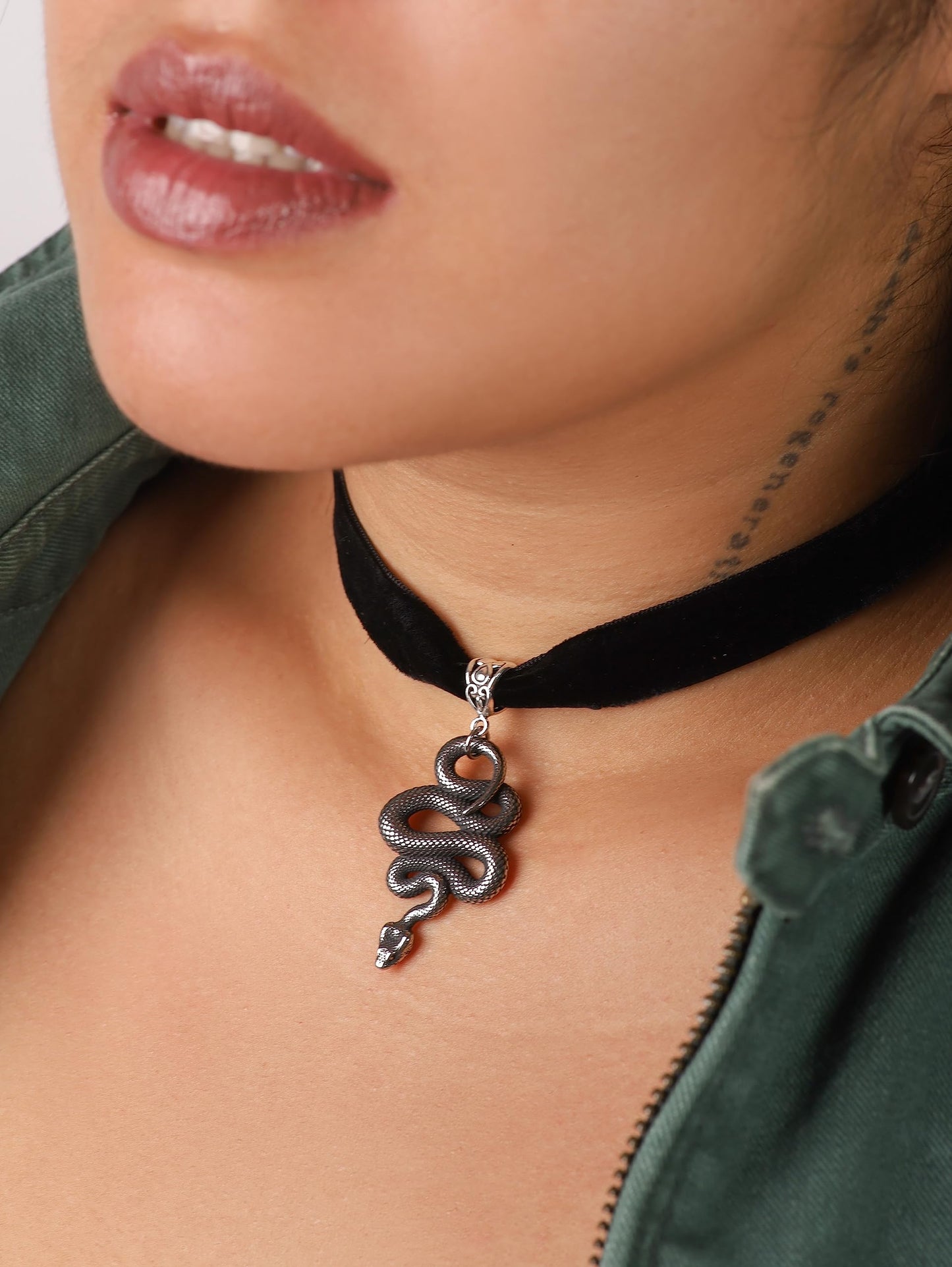 Sacina Gothic Snake Choker Necklace, Snake Necklace for Women, Gothic Goth Choker, Goth Jewelry, Halloween Christmas Jewelry Gift for Women