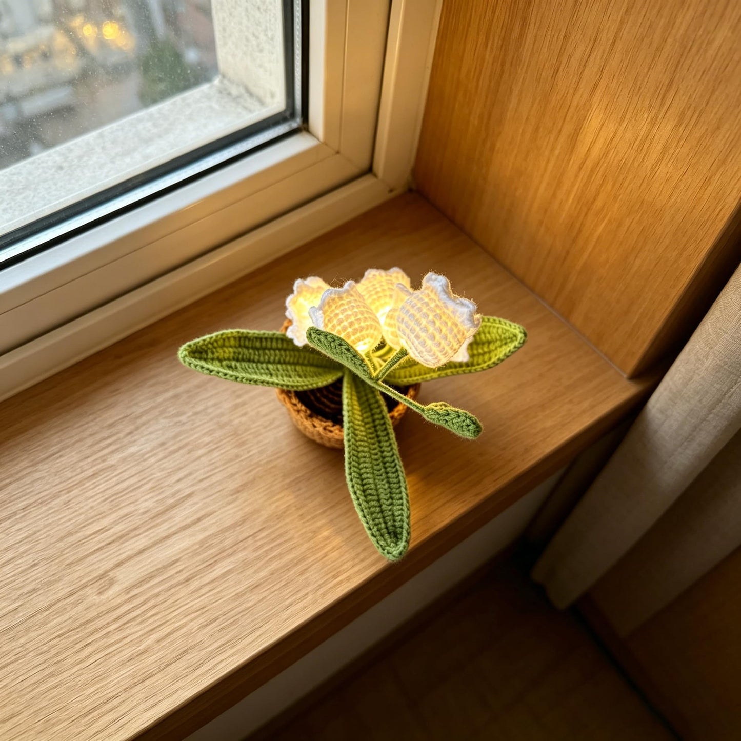 Handmade Crochet Lily of the Valley Lamp, Artificial Flower Night Light with 9 Flowers, Warm LED Crochet Plant Decor for Bedroom, Ideal Gift for Mother's Day, Christmas, Valentine's Day (White)