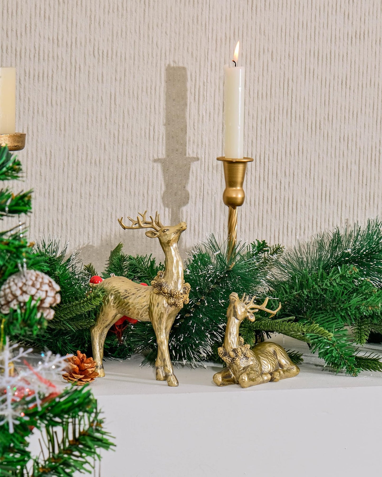 DN DECONATION 2pcs Gold Christmas Reindeer Figurines, Tabletop Reindeer Christmas Decor Indoor, Small Resin Xmas Brass Deer Decorations for Home Mantel Decor