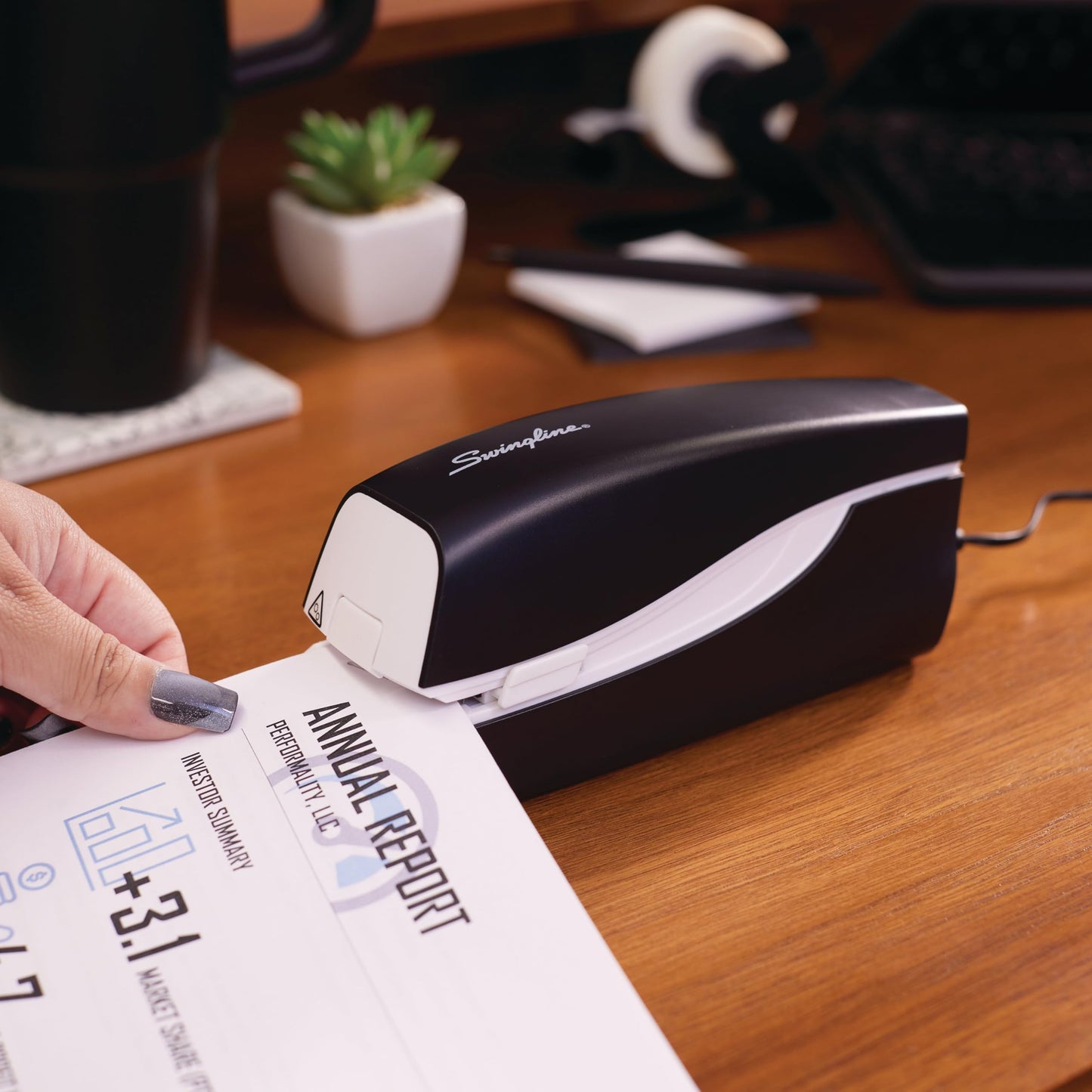 Swingline Electric Stapler, 20 Sheet Capacity, Portable, Full Strip, Plug In or Battery, Black (48200)