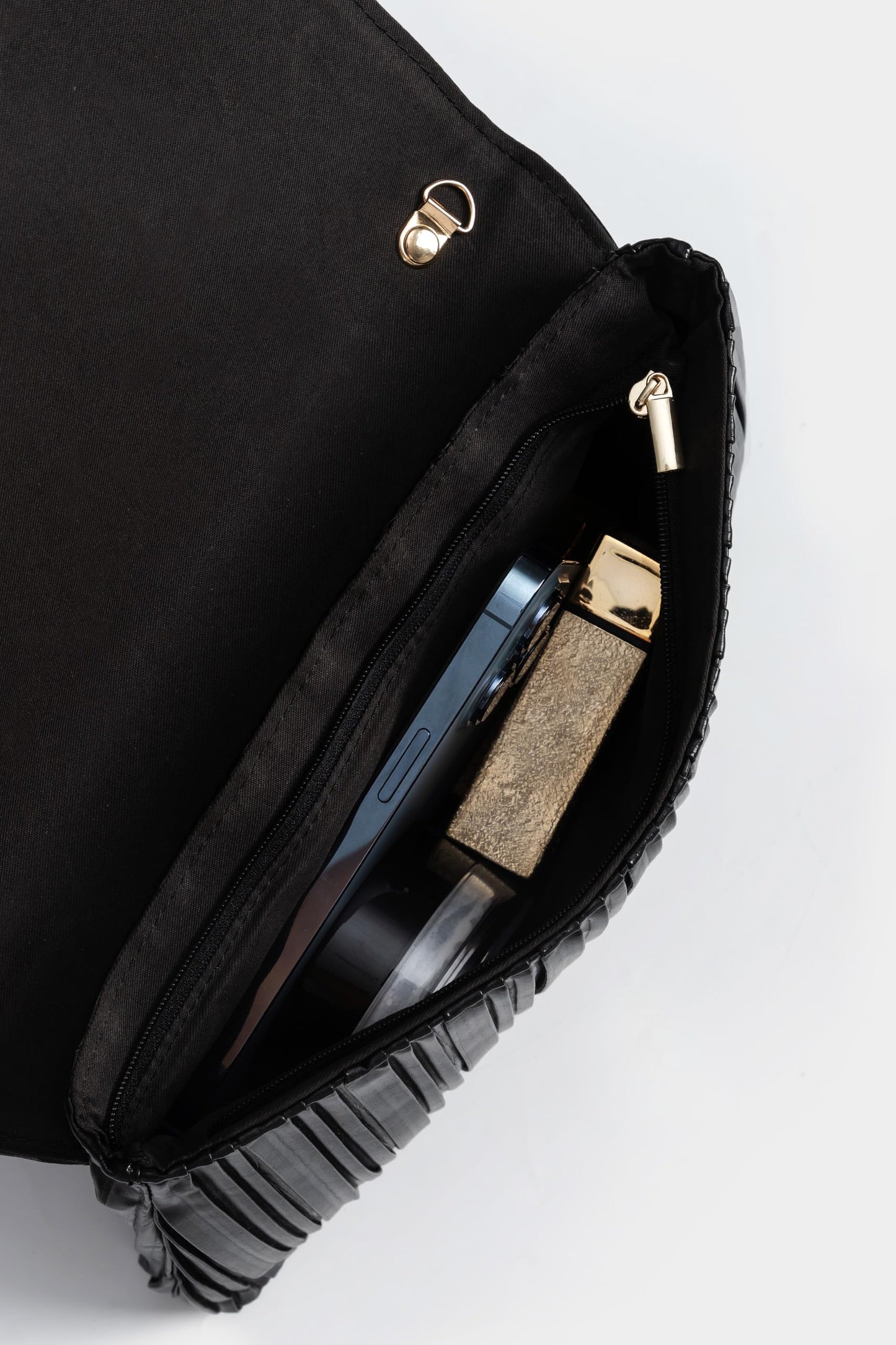 BABEYOND Clutch Purses for Women - Evening Bag Pleated Flap Clutch for Formal Party Cocktail Prom Wedding Handbags (Black)