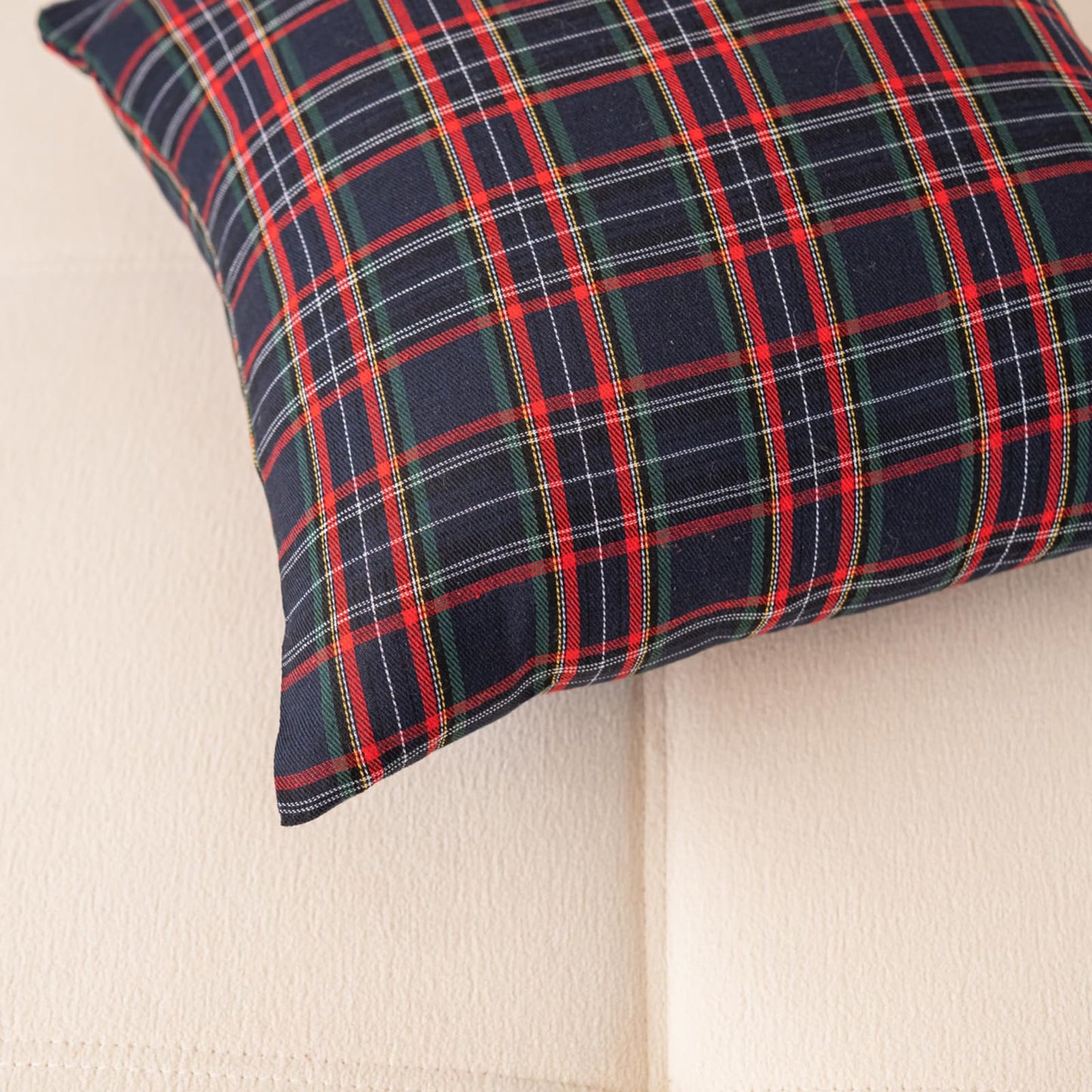 Huierxun Christmas Pillow Covers 18x18 Set of 2, Christmas Decorations Scottish Tartan Plaid Throw Pillow Cases Farmhouse Decorative Square Cushion Case for Sofa Couch Home Decor (Plaid H,18''x18'')