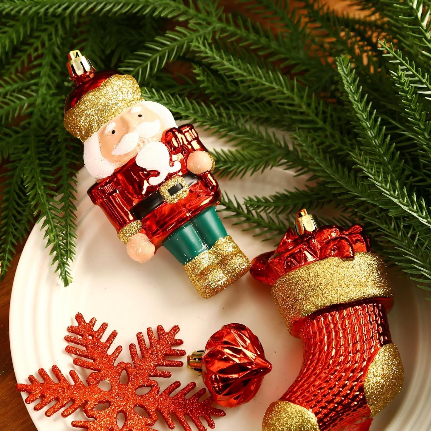 SHareconn 135pcs Christmas Balls Ornaments Set, Shatterproof Plastic Baubles, Ribbon and Tree Topper for Xmas Tree Holiday Wedding Party Decorations with Hanging Strings, Red, Green and Gold