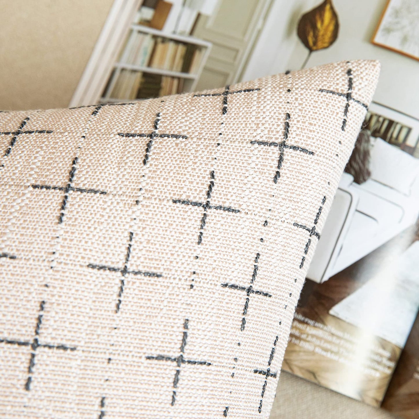MIULEE Pack of 2 Decorative Burlap Linen Christmas Throw Pillow Covers Modern Farmhouse Pillowcases Rustic Woven Textured Cushion Cover for Sofa Couch Bed 18x18 Inch Beige