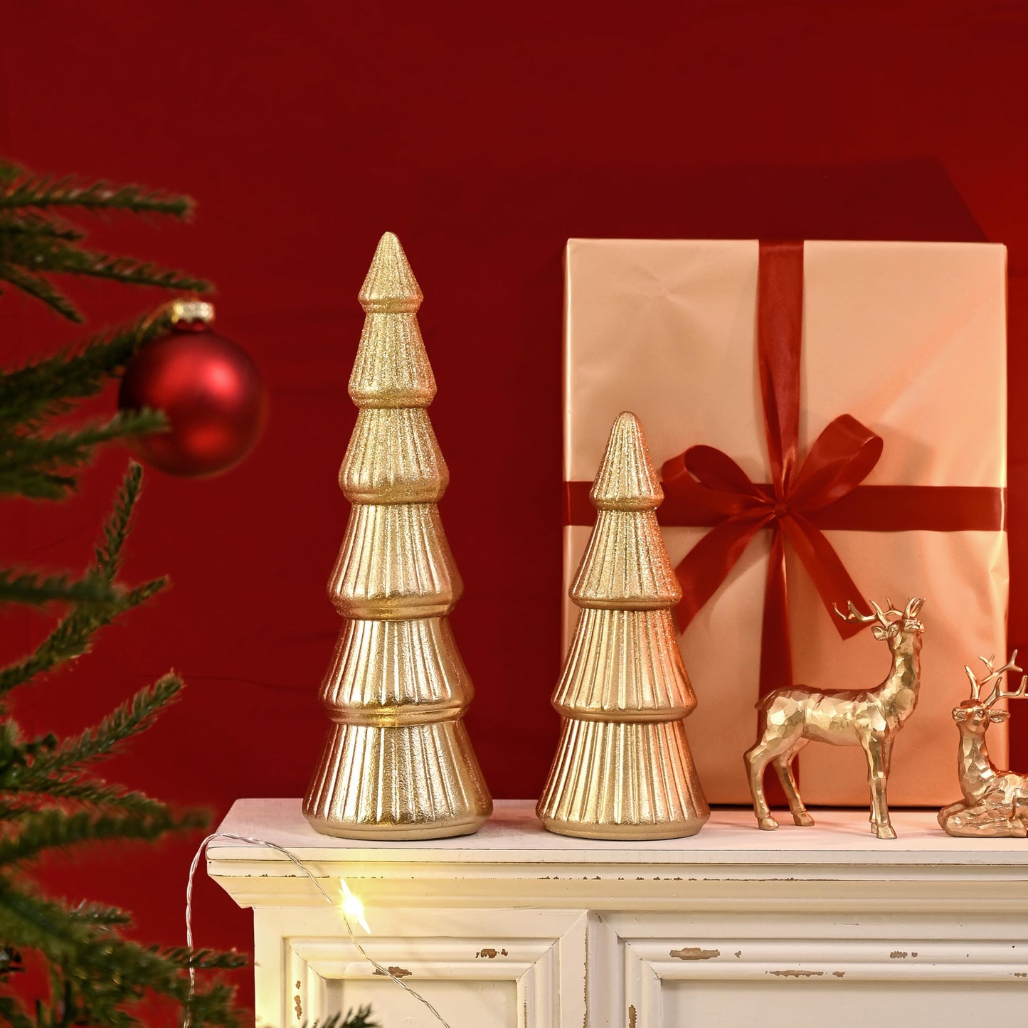 AOMOONOA Wooden Christmas Trees Figurine, 2Pcs Gold Tree Figurines, Decorative Trees for Tabletop, Small Glittered Golden Xmas Tree Figurines for Christmas Mantle Indoor Decor