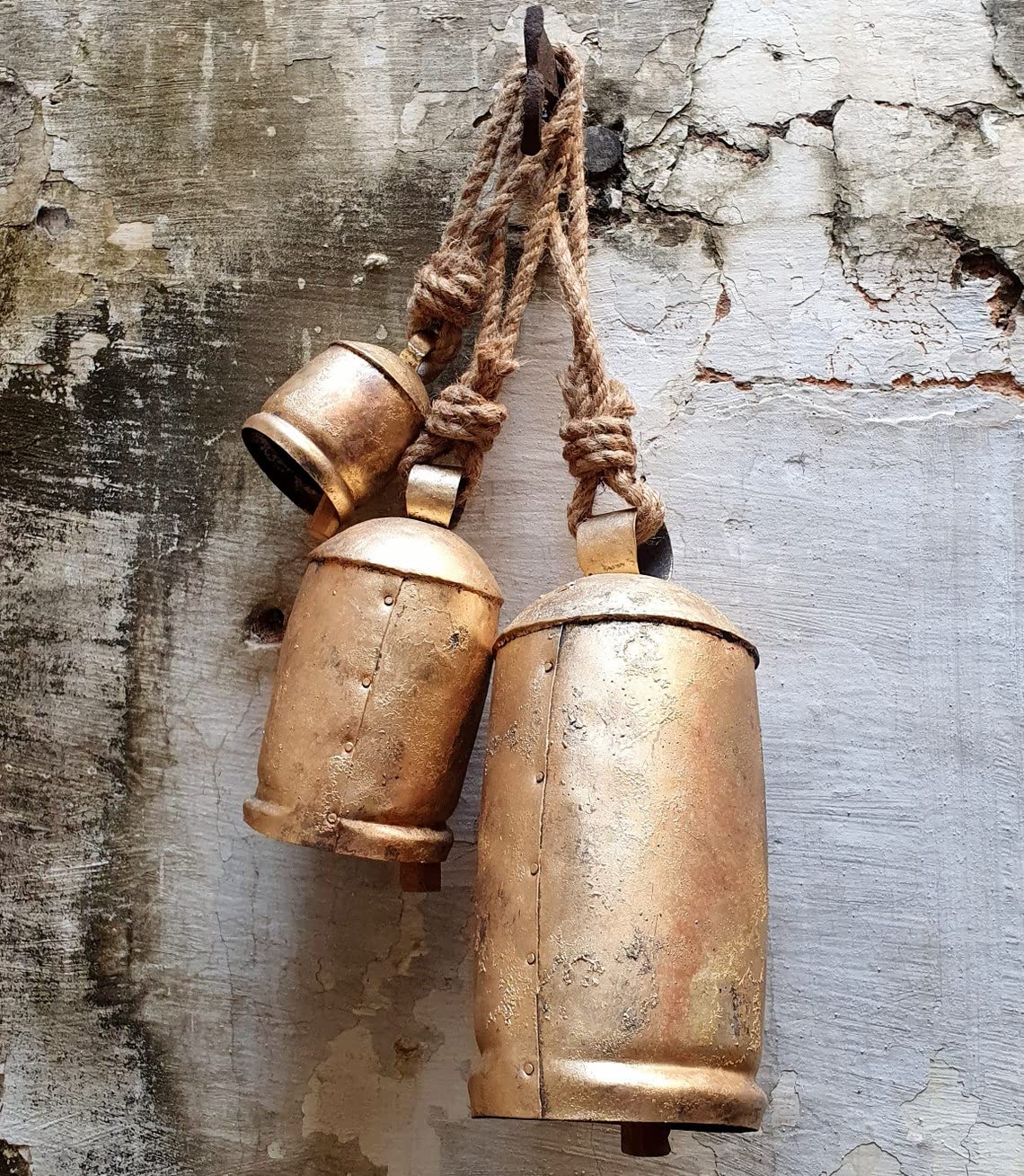 Carfar Handicrafts Giant Vintage Rustic Tin Metal Harmony Cow Bells Complete Set of 15 Huge XXL Rustic Handmade Bells On Jute Rope