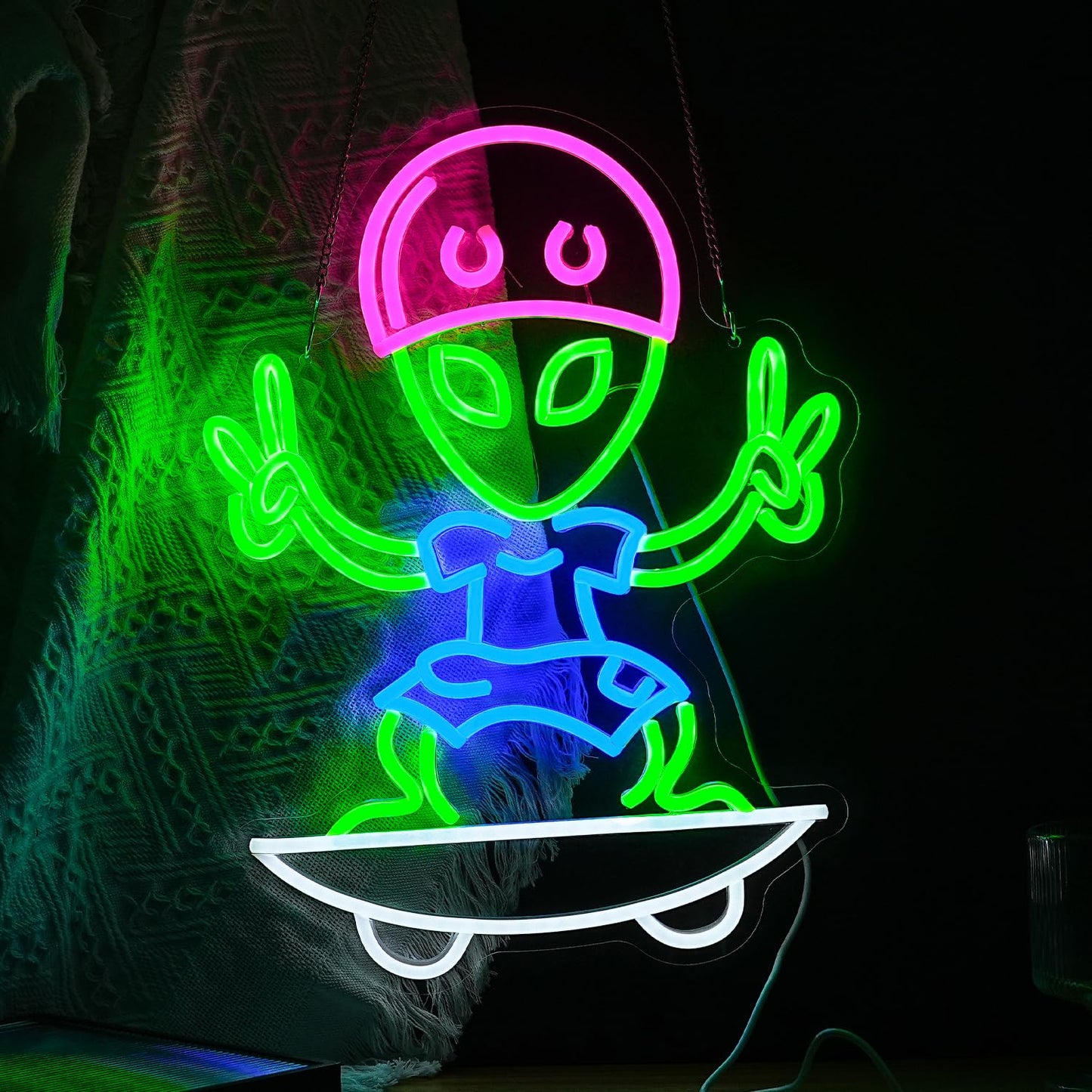 JLEWUINH Skateboarding Aliens Neon Sign Aliens Led Neon Light for Wall Decor USB Cool Aliens Light Sign for Game Room Bedroom Man Cave Art Wall Decor(16.5”*12.6”)