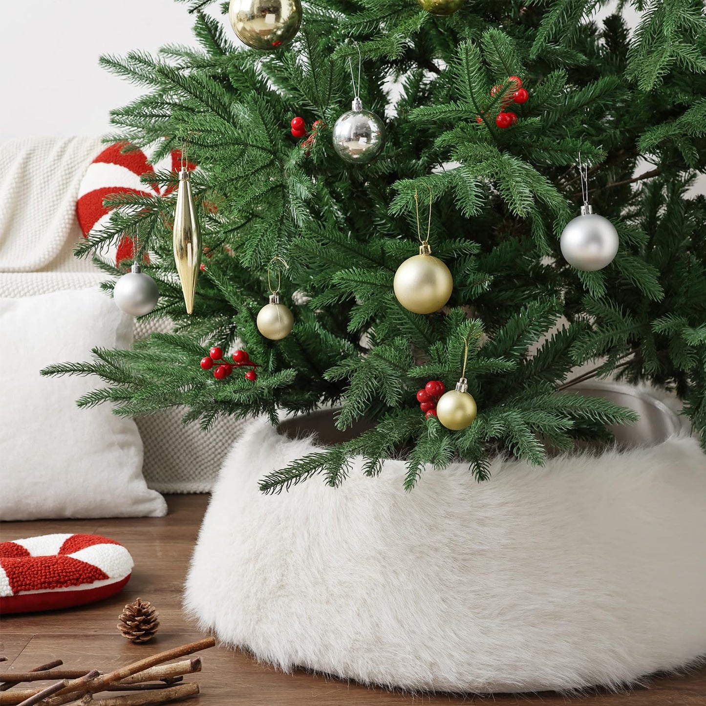 Bunny Chorus Christmas Tree Collar: Snow White Luxury Thick Plush Faux Fur Xmas Tree Collars Cover, Rustic Size Adjustable Tree Skirt for Holiday Decorations