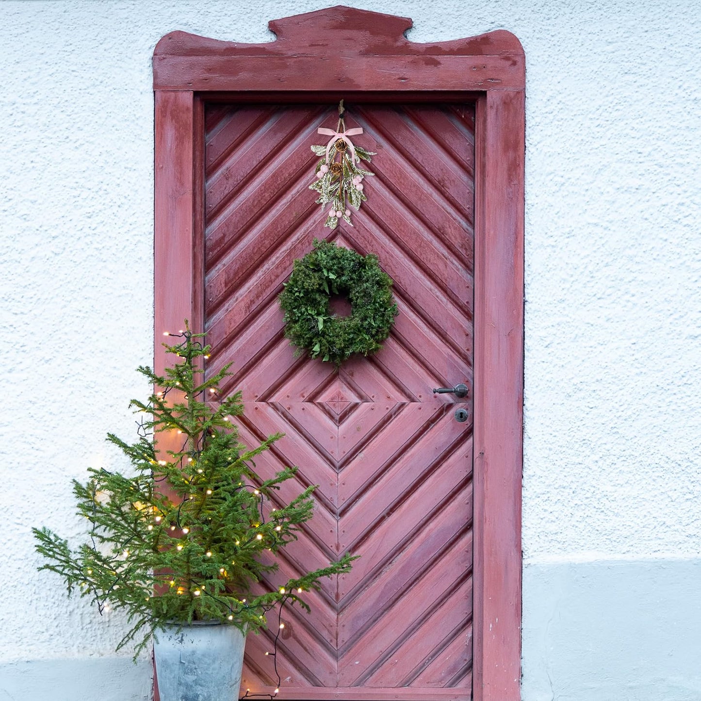 Giegxin 1 Piece Christmas Artificial Mistletoe Ornament with Bow Christmas Hanging Mistletoe Decoration Bouquet Floral Natural Pine Cones Holiday Decor Ornament Bouquet (Pink Style,Pink)