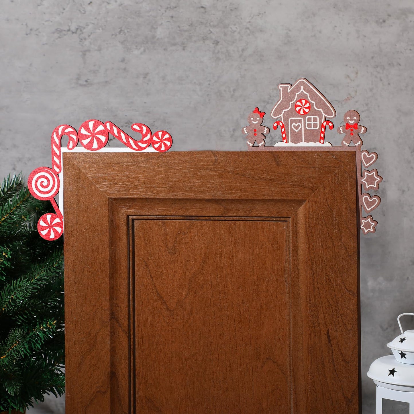 Briwooody 2 Pcs Christmas Door Topper Funny Gingerbread Candy Door Frame Corner Sign Decor Home Wooden Christmas Cabinet Knob Covers Party Ornament Props Gift for Wall Window DIY