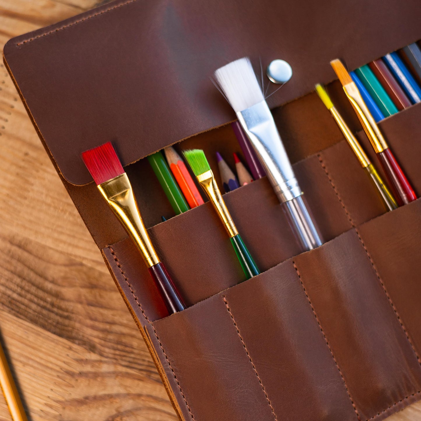 OMBUO Handmade Artist Pencil Case for Adults Women, Leather Pencil Roll, Artist Gifts, Pencil Wrap Roll Up Case, Leather Paint Brush Case, Warm Brown