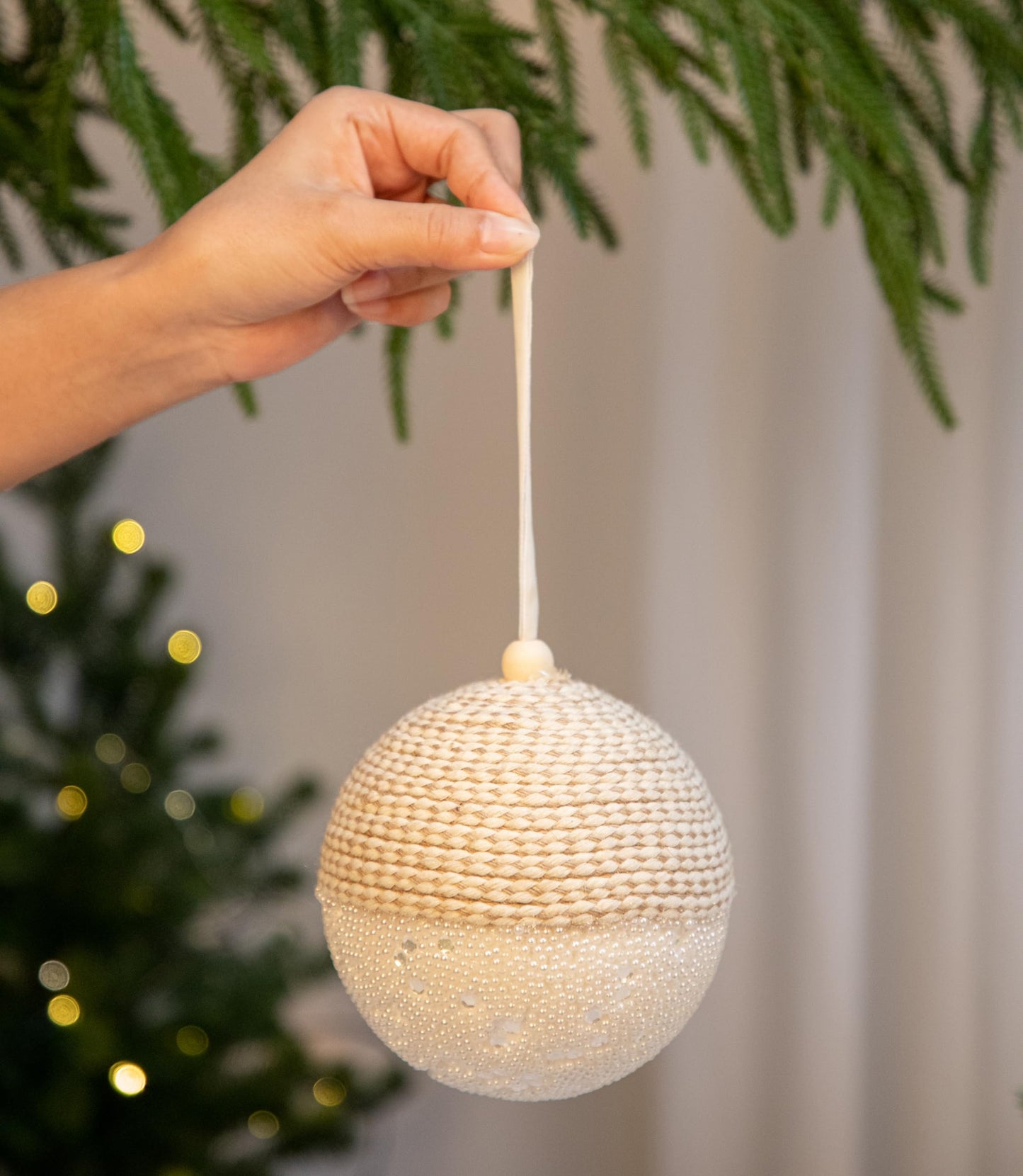 Briful 4.72'' Christmas Ball Ornaments Xmas Trees Decorations, 4PCS Small White Pearl and Textured Weaving Extra-Large Christmas Hanging Balls for Xmas Garland Wreath Mantle Decor
