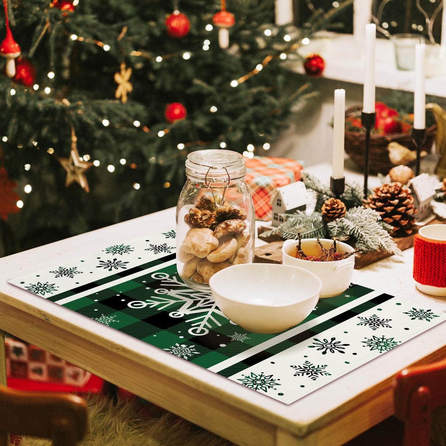 Green Christmas Snowflakes Placemats Set of 4 Winter Gifts for Christmas Women Rustic Holiday Placemats Decor for Xmas Party Outdoor Home Kitchen Dining Recyclable Table Mats 12x18 inch - DH721