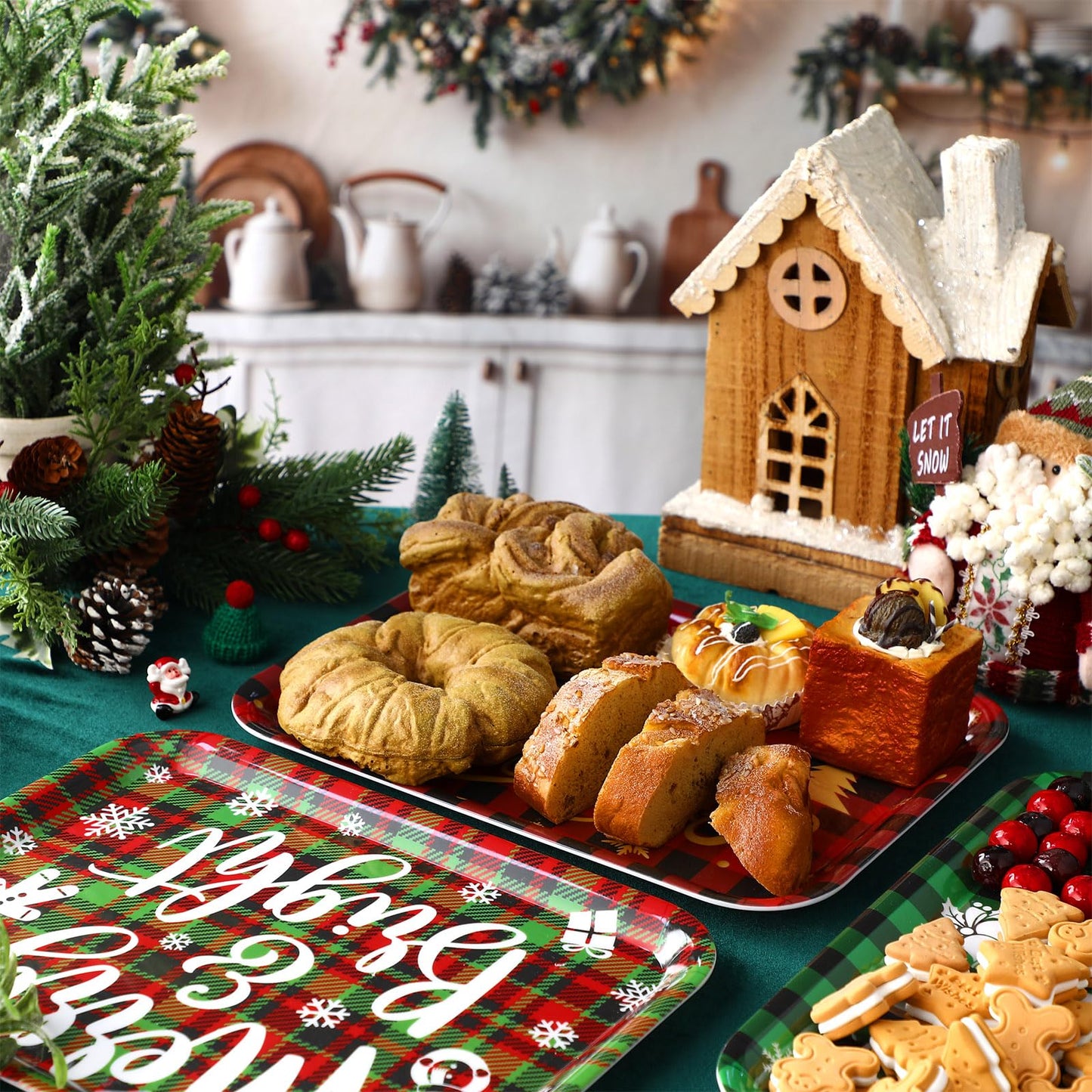 Rtteri 3 Pcs 13 x 10 Inch Christmas Serving Trays Red and Green Plaid Plastic Xmas Serving Platters Dishes Reusable Christmas Decorations for Holiday Party Sharing Snack Fruit Dessert Candy