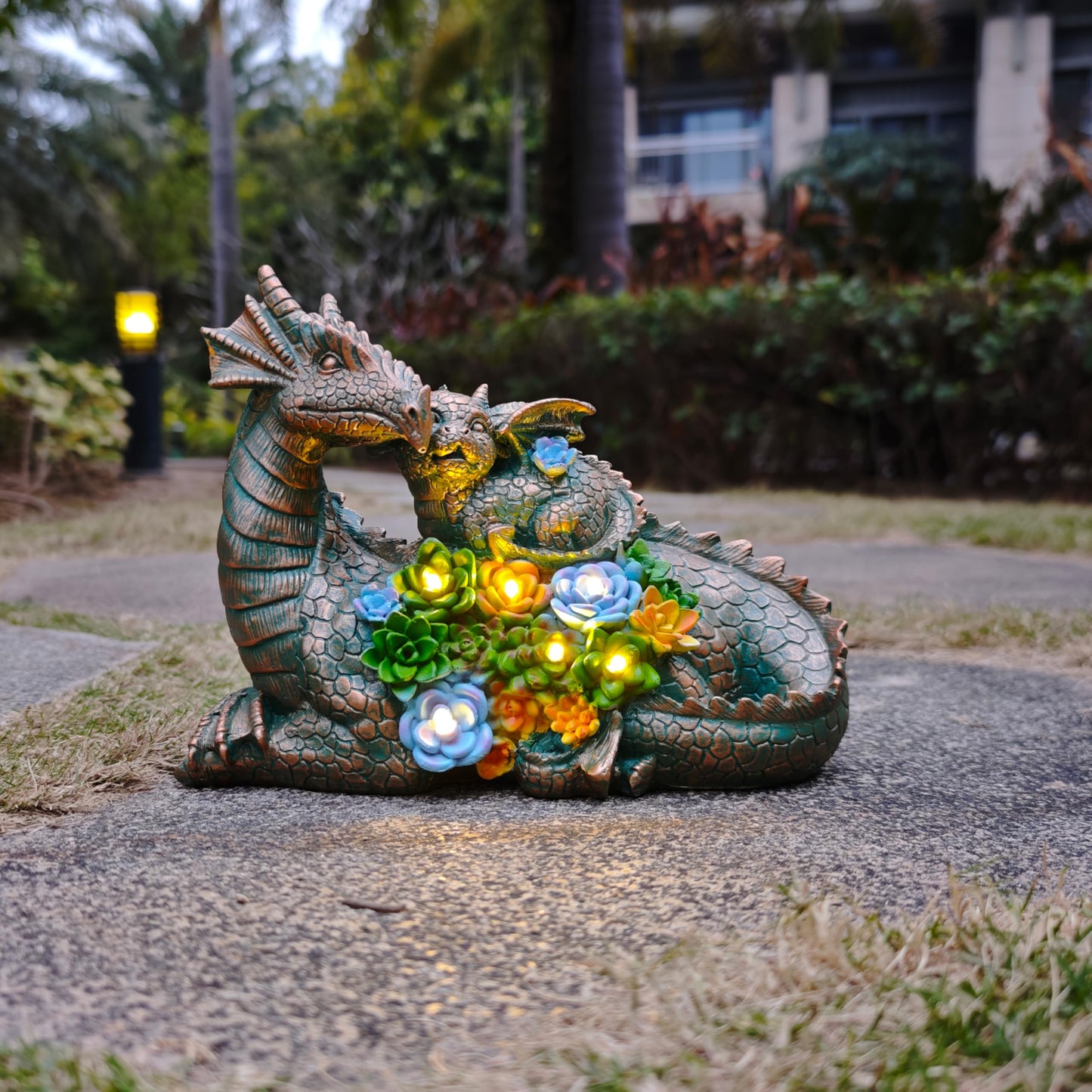 JOYBEE Dragon Solar Garden Statues Outdoor Decoration with Succulent and 6 LED Lights,Dragon Figurine Solar Lights Lawn Décor,Outside Statue Ornament for Patio, Balcony, Yard,Unique Gift for Mom