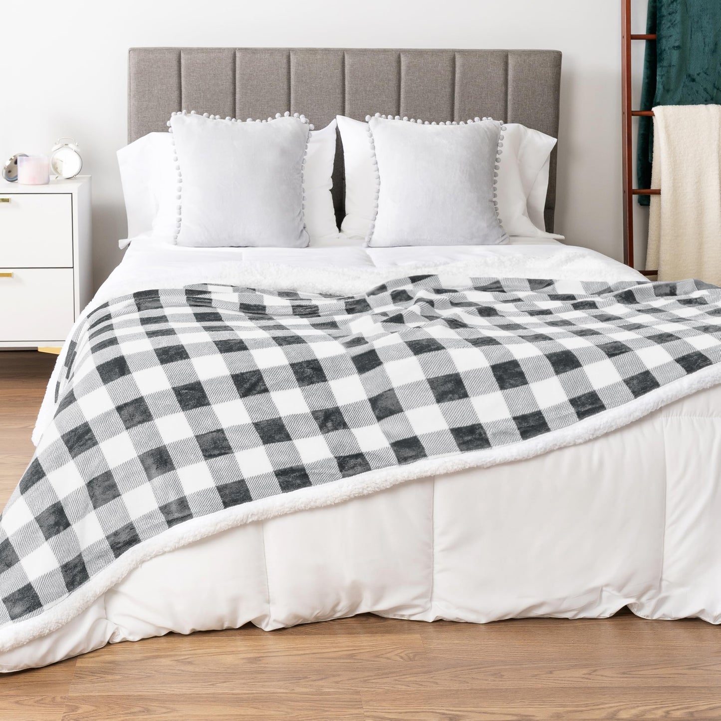 PAVILIA Light Grey Buffalo Plaid Sherpa Throw Blanket for Couch, Plush Light Gray Checkered Fleece Blanket and Throws, Soft Fuzzy Flannel Blanket for Sofa Bed, Warm Cozy Winter Blanket Gift, 50x60