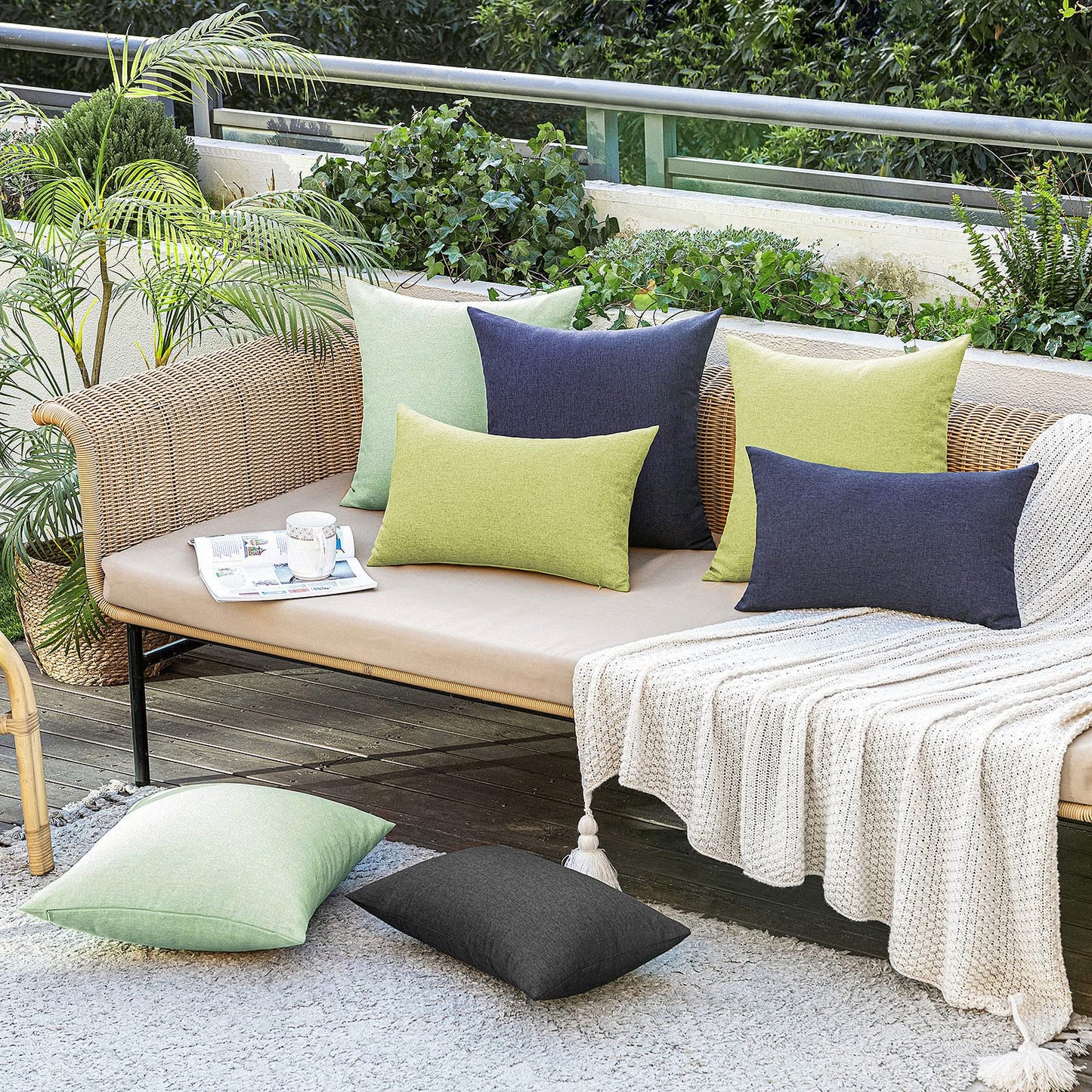 MIULEE Pack of 2 Decorative Outdoor Solid Waterproof Throw Pillow Covers Faux Linen Garden Farmhouse Cushion Cases for Summer Patio Tent Balcony Couch Sofa 18x18 Inch Navy