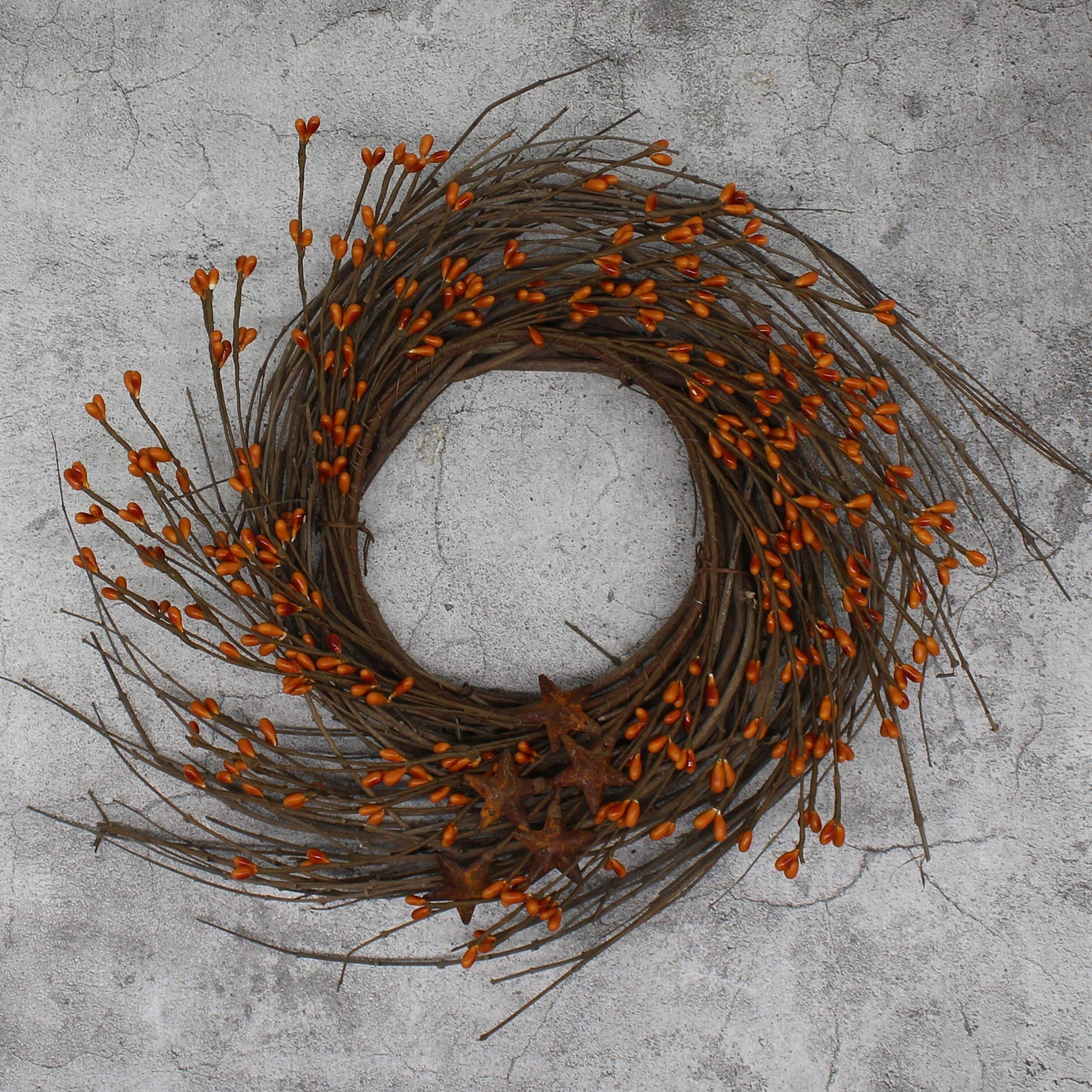 CVHOMEDECO. Primitives Rustic Pip Berries and Twig with Rusty Barn Stars Wreath, 12-Inch, Gold