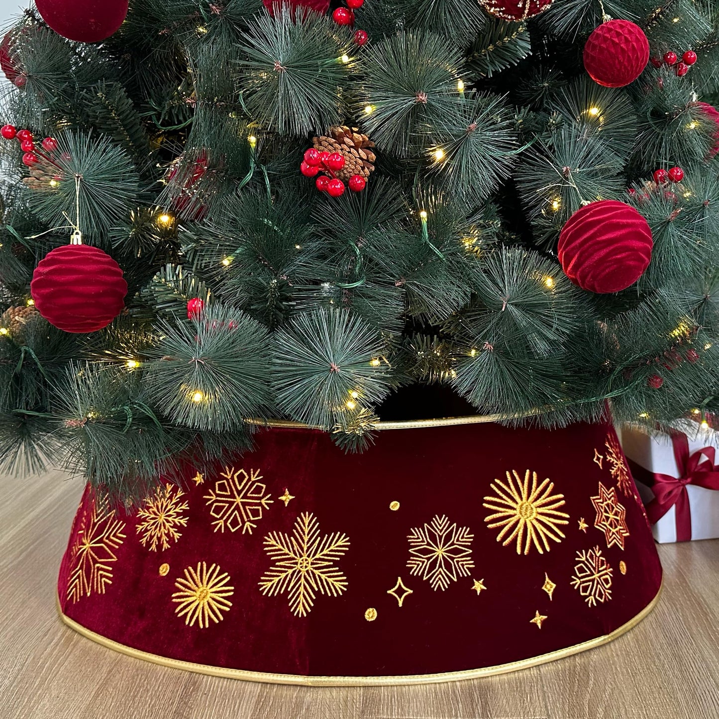 Starry Dynamo 28-Inch Velvet Burgundy Christmas Tree Collar with Embroidered Snowflakes, Foldable Tree Ring Base Cover for 5–7 ft Trees
