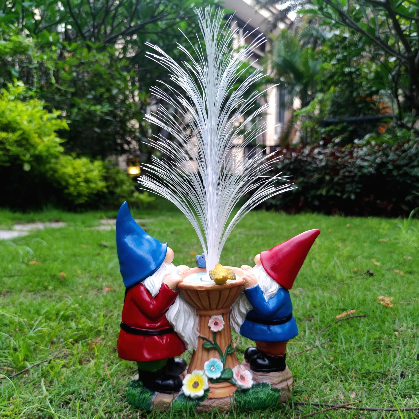 RCTTICUU Gnome Statue Solar Garden Decor with LED Lights, Resin Gnomes Figurine and Colour Changing Optical Fiber Solar Light,Outdoor Decorations for Balcony, Patio, Yard, Lawn, Gifts for Women