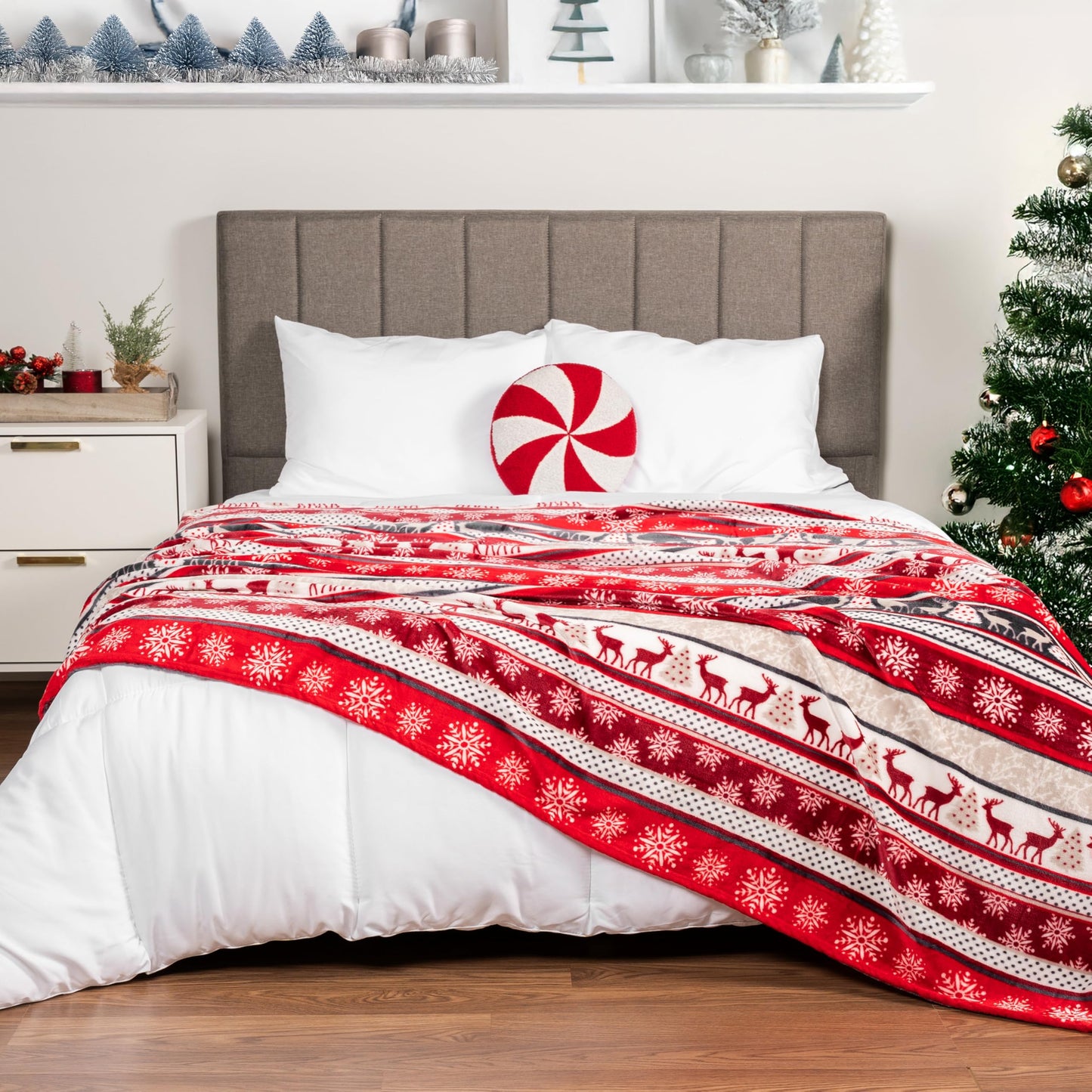 Pavilia Holiday Reindeer Snowflakes Fleece Throw Blanket | Soft, Plush, Warm Winter Cabin Throw, 50x60, Red