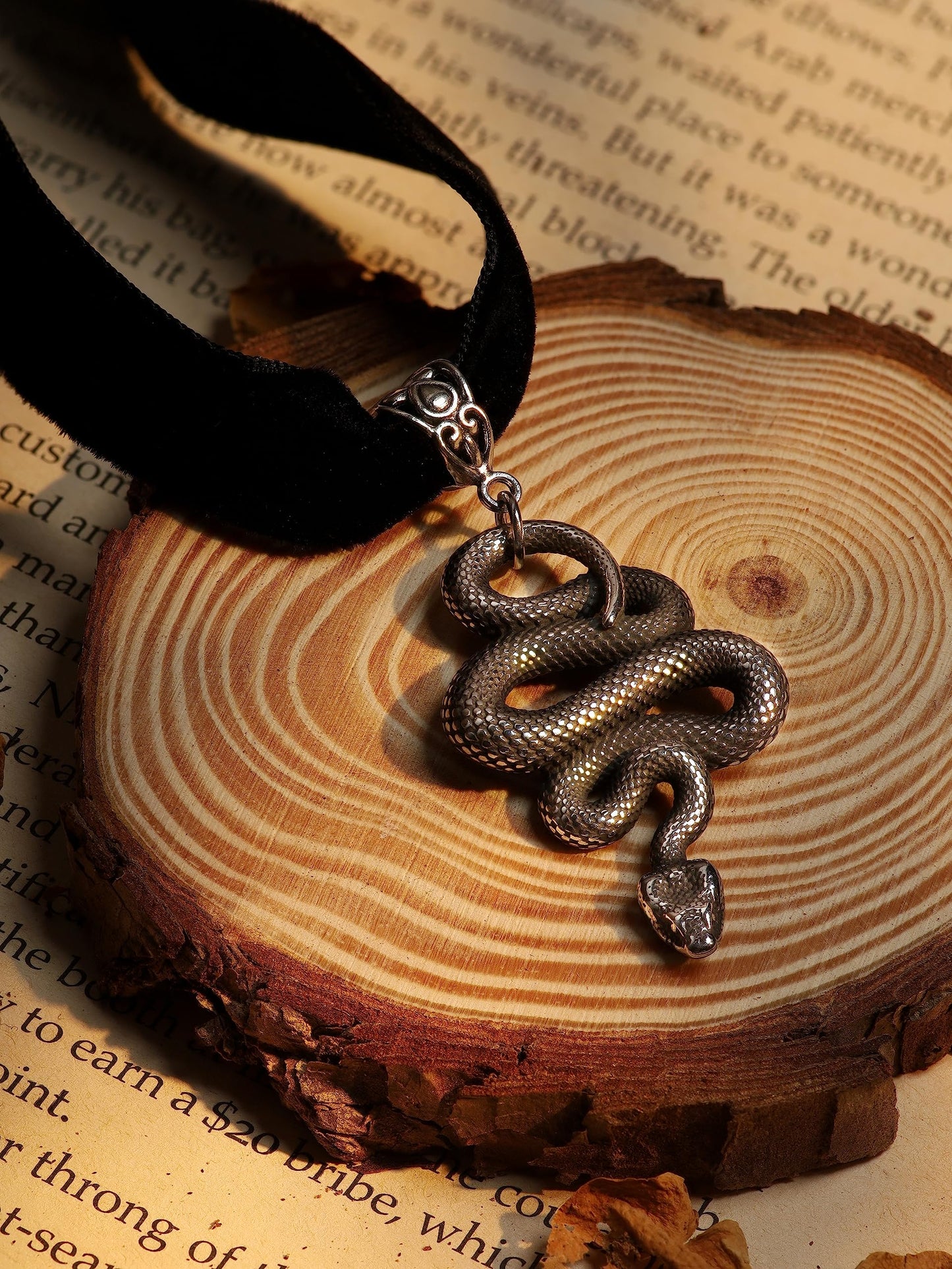 Sacina Gothic Snake Choker Necklace, Snake Necklace for Women, Gothic Goth Choker, Goth Jewelry, Halloween Christmas Jewelry Gift for Women
