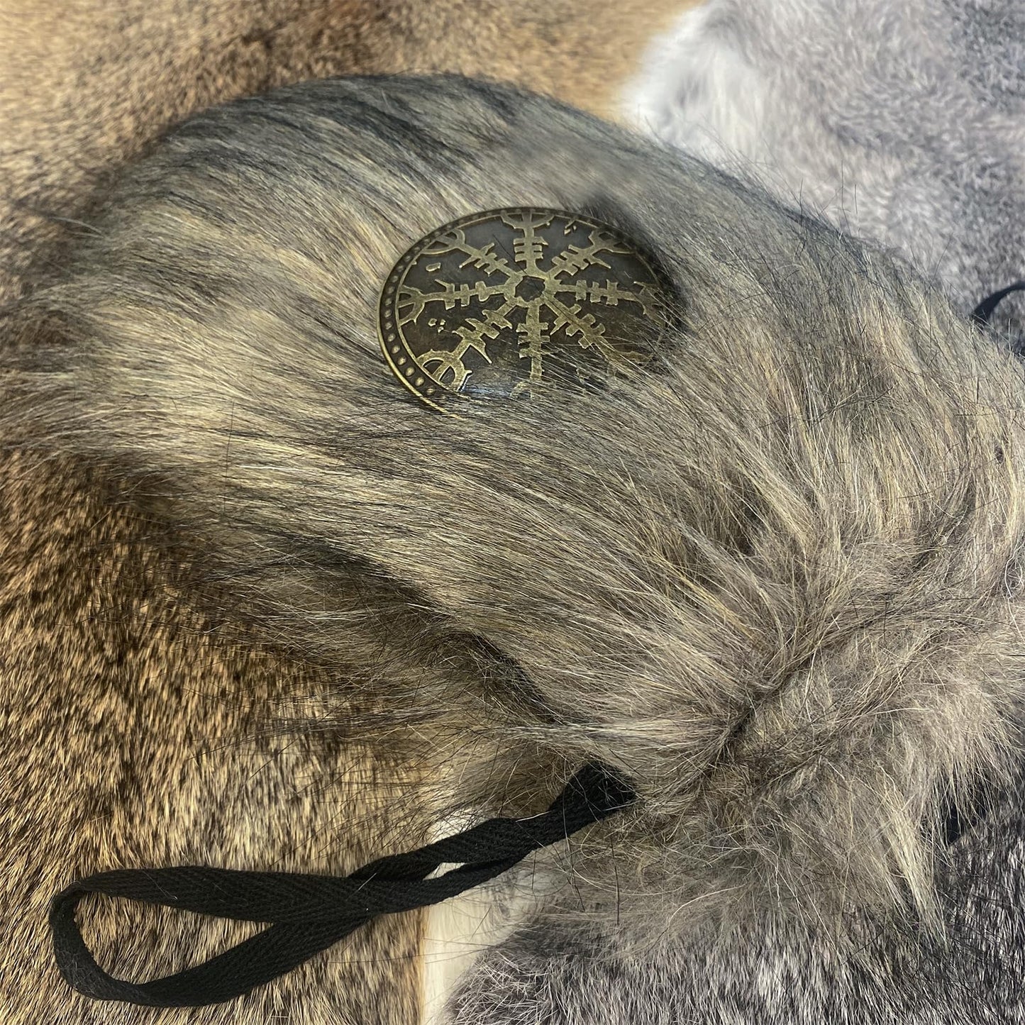 HiiFeuer Viking Faux Fur Belt Bag Nordic Badge Belt Pouch Fuzzy Portable Drawstring Purse Medieval Cosplay Side Pack Dice Bag (Brown A)