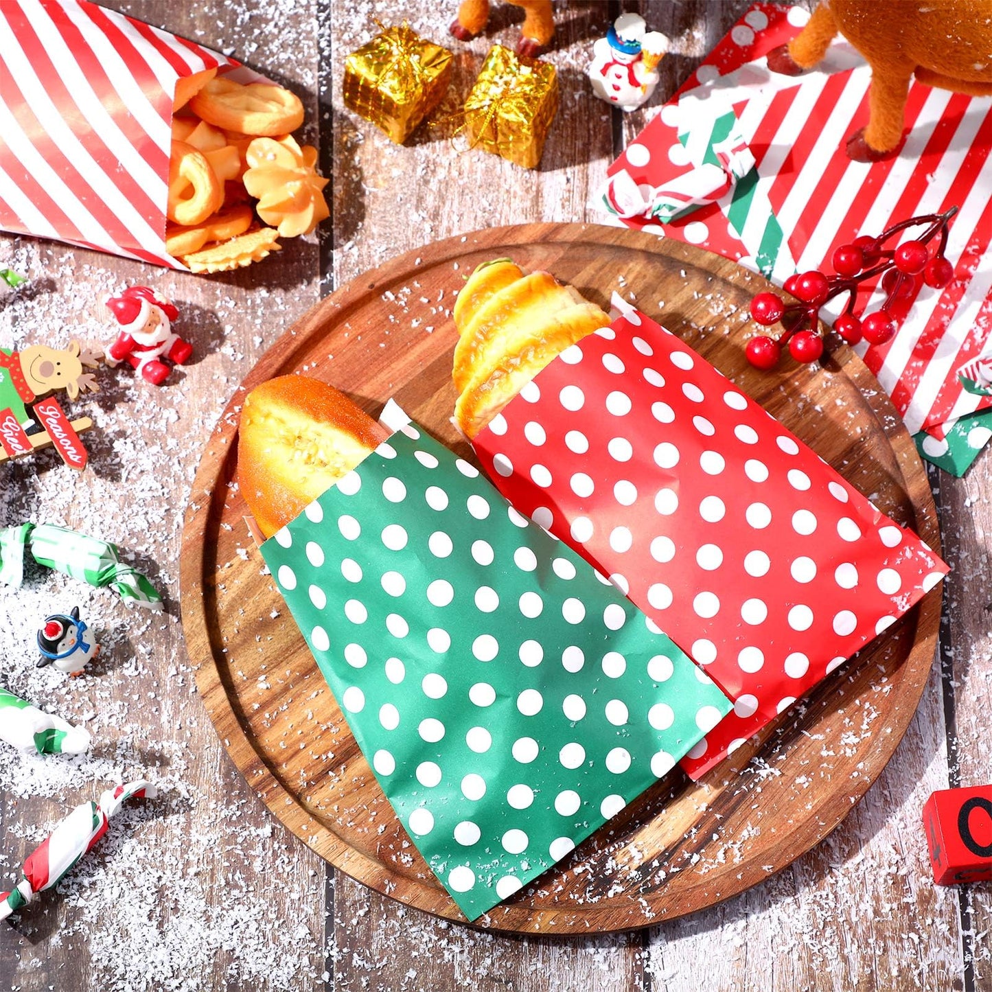 Sweetude 400 Pcs Bulk Christmas Cookie Bags 5 x 7 Inch Small Flat Paper Treat Bags Red Green Dots Stripes Sandwich Candy Buffet Bags for Xmas Holiday Party Favors