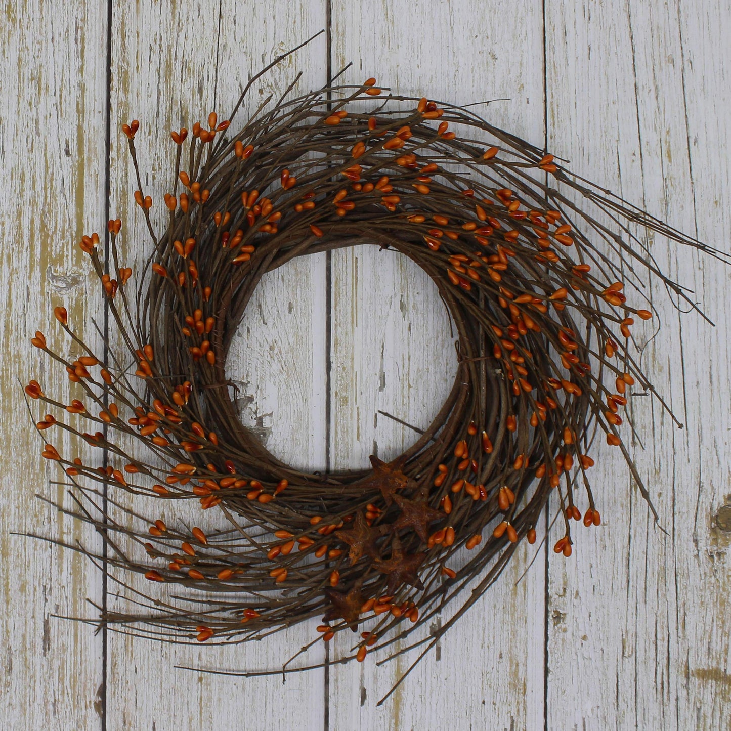 CVHOMEDECO. Primitives Rustic Pip Berries and Twig with Rusty Barn Stars Wreath, 12-Inch, Gold
