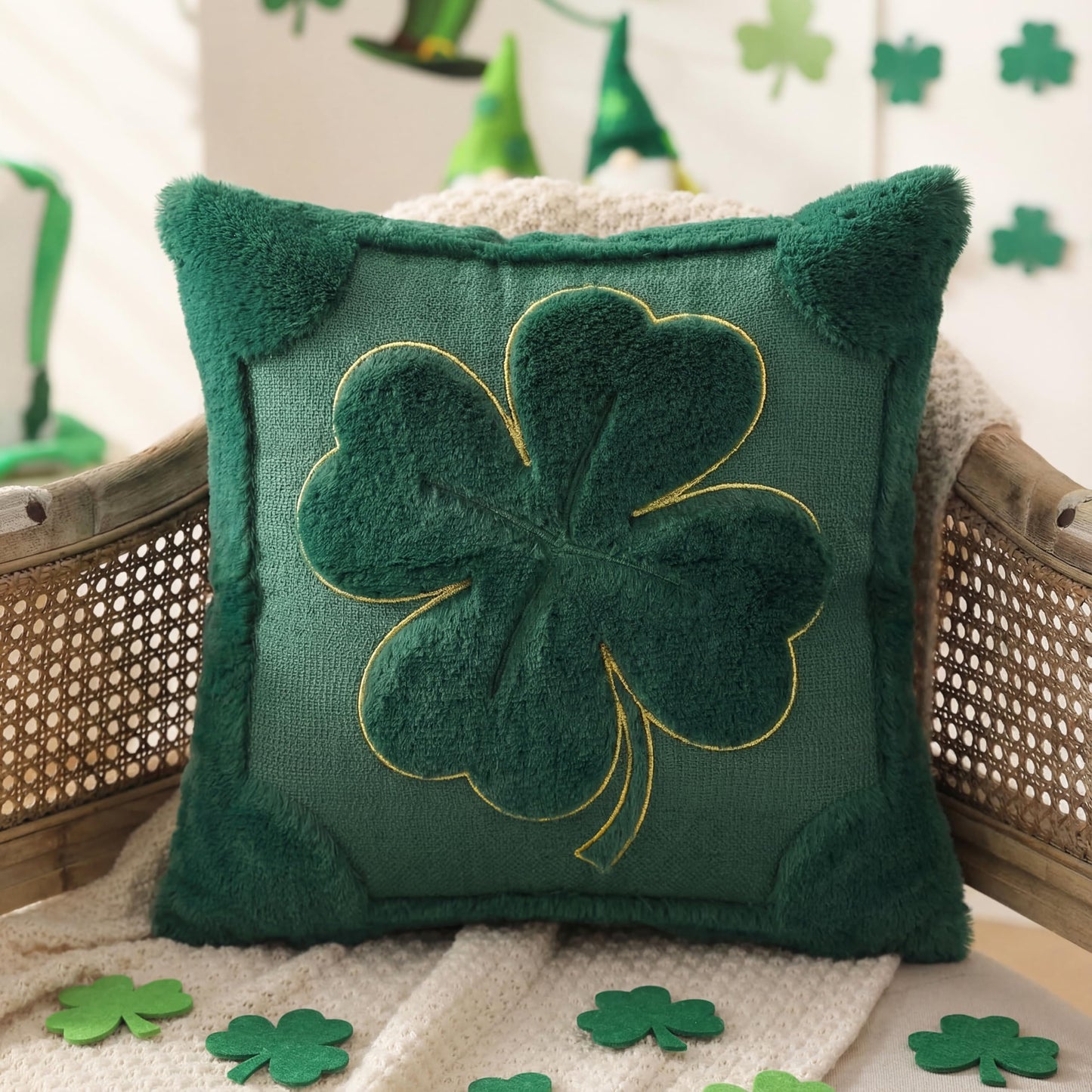 Emvency St Patricks Day Throw Pillow Covers 18x18 Set of 2, Green Shamrock Golden Decorative Pillow Cases Soft Plush Faux Fur Wool Couch Cushion Case for Couch Bed Sofa Living Room Home Decor