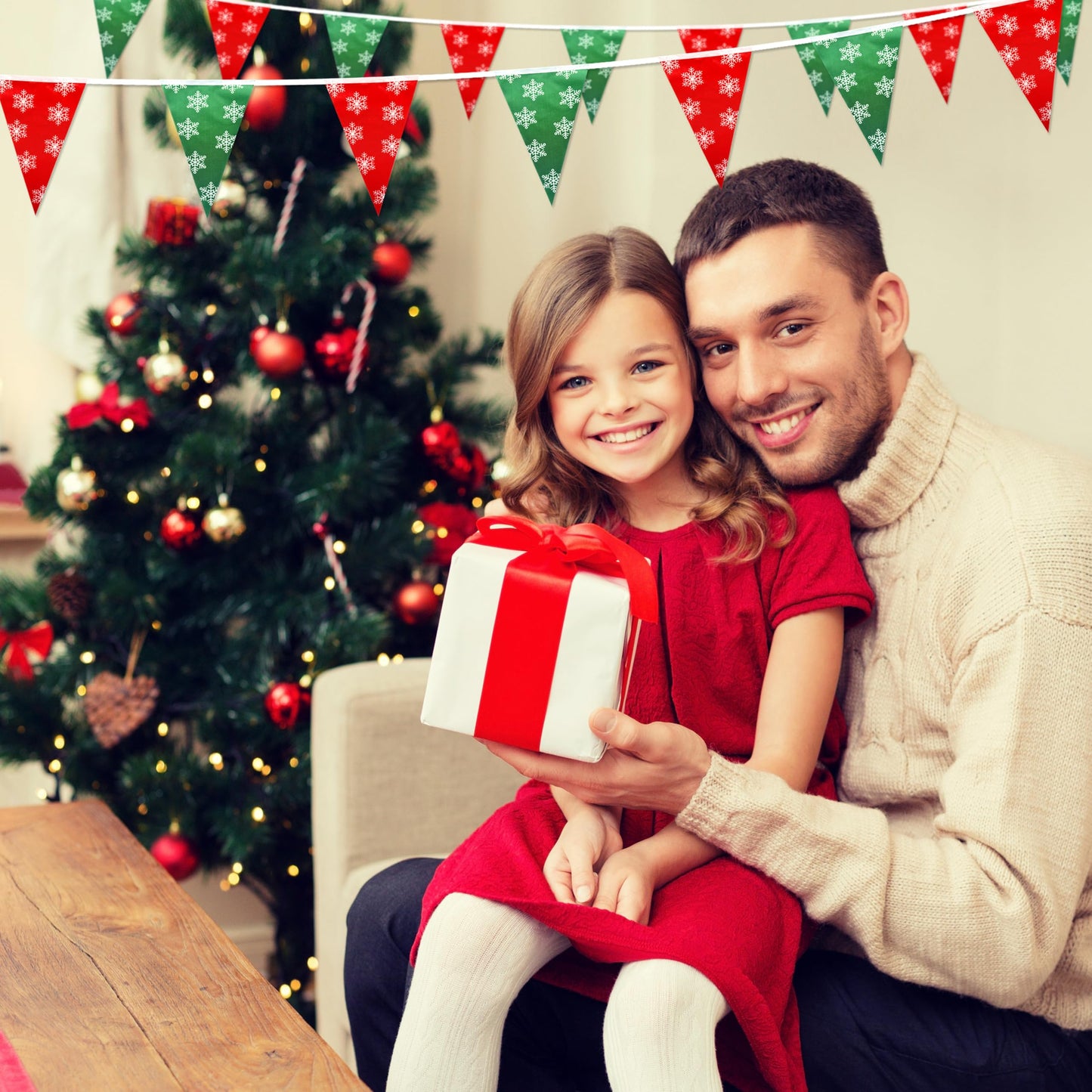 LoveVC 100 Feet Red Green Christmas Pennant Banner Flags String Triangle Bunting Garland with White Snowflakes for Christmas Tree Indoor Outdoor Shops Hanging Decoration,60 Pcs