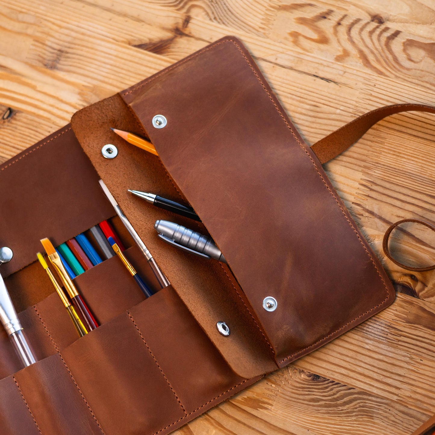 OMBUO Handmade Artist Pencil Case for Adults Women, Leather Pencil Roll, Artist Gifts, Pencil Wrap Roll Up Case, Leather Paint Brush Case, Warm Brown