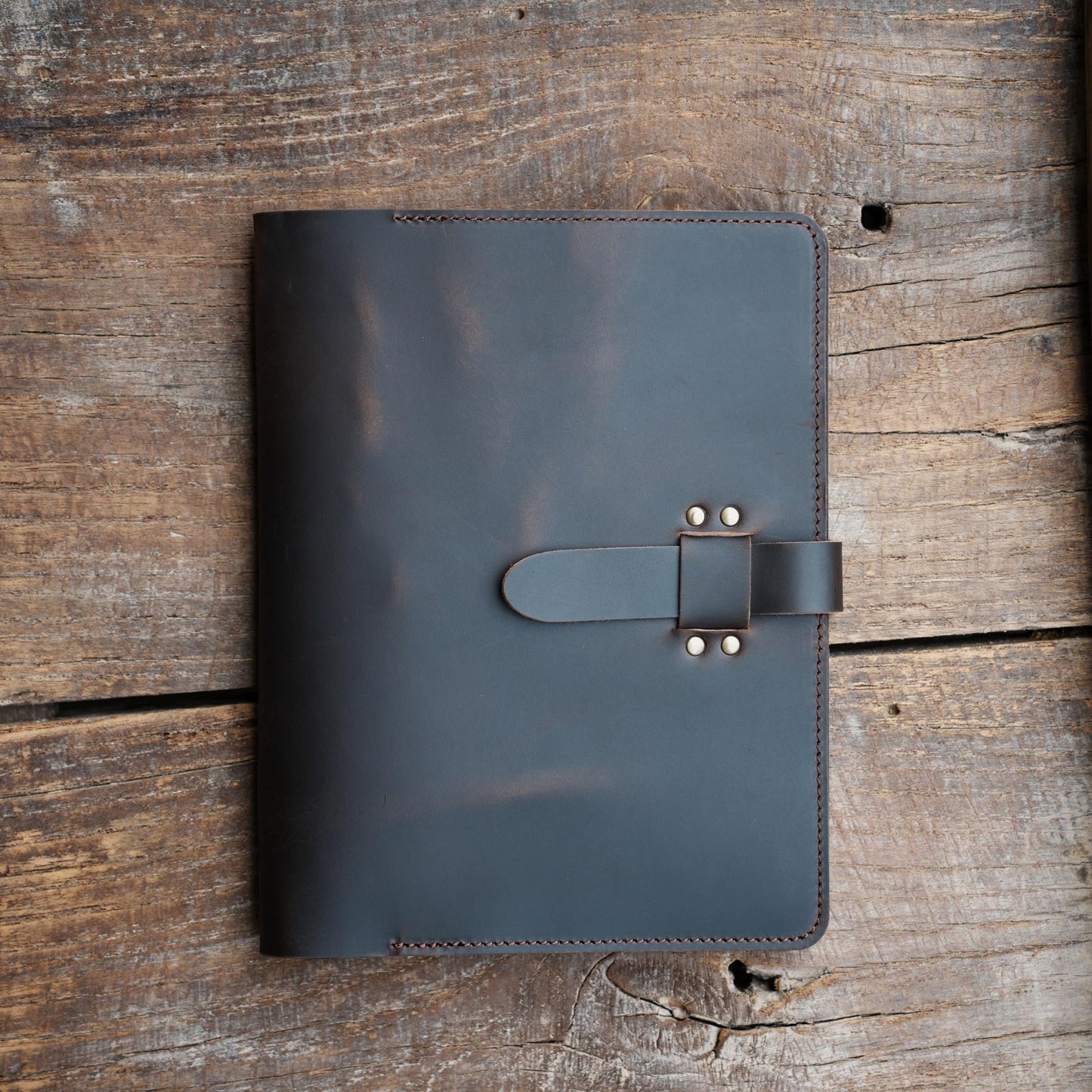 YIYUS Handmade Leather Sketchbook Cover, Leather Artist Sketch Pad Cover for 5.5" x 8.5" Sketchbook, Drawing Book and Pencil Case, Journal Notebook Portfolio, Artis Gifts Cover (Dark Brown)