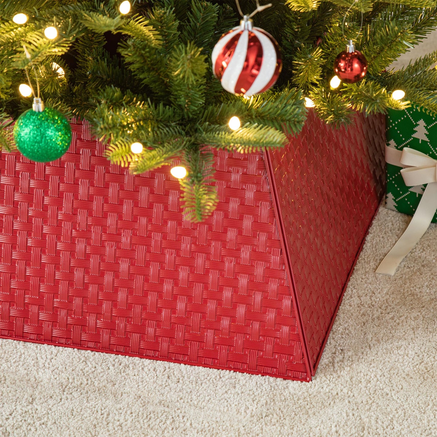 Glitzhome 25.75" L Trapezoid Red Metal Weave Tree Collar, Rustic Christmas Trees Stand Cover Tree Ring for Home Festive Party Decor