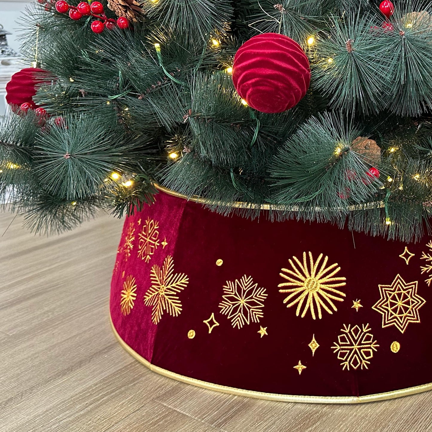 Starry Dynamo 28-Inch Velvet Burgundy Christmas Tree Collar with Embroidered Snowflakes, Foldable Tree Ring Base Cover for 5–7 ft Trees
