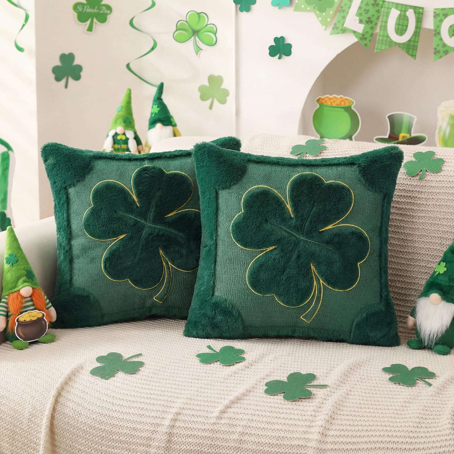 Emvency St Patricks Day Throw Pillow Covers 18x18 Set of 2, Green Shamrock Golden Decorative Pillow Cases Soft Plush Faux Fur Wool Couch Cushion Case for Couch Bed Sofa Living Room Home Decor