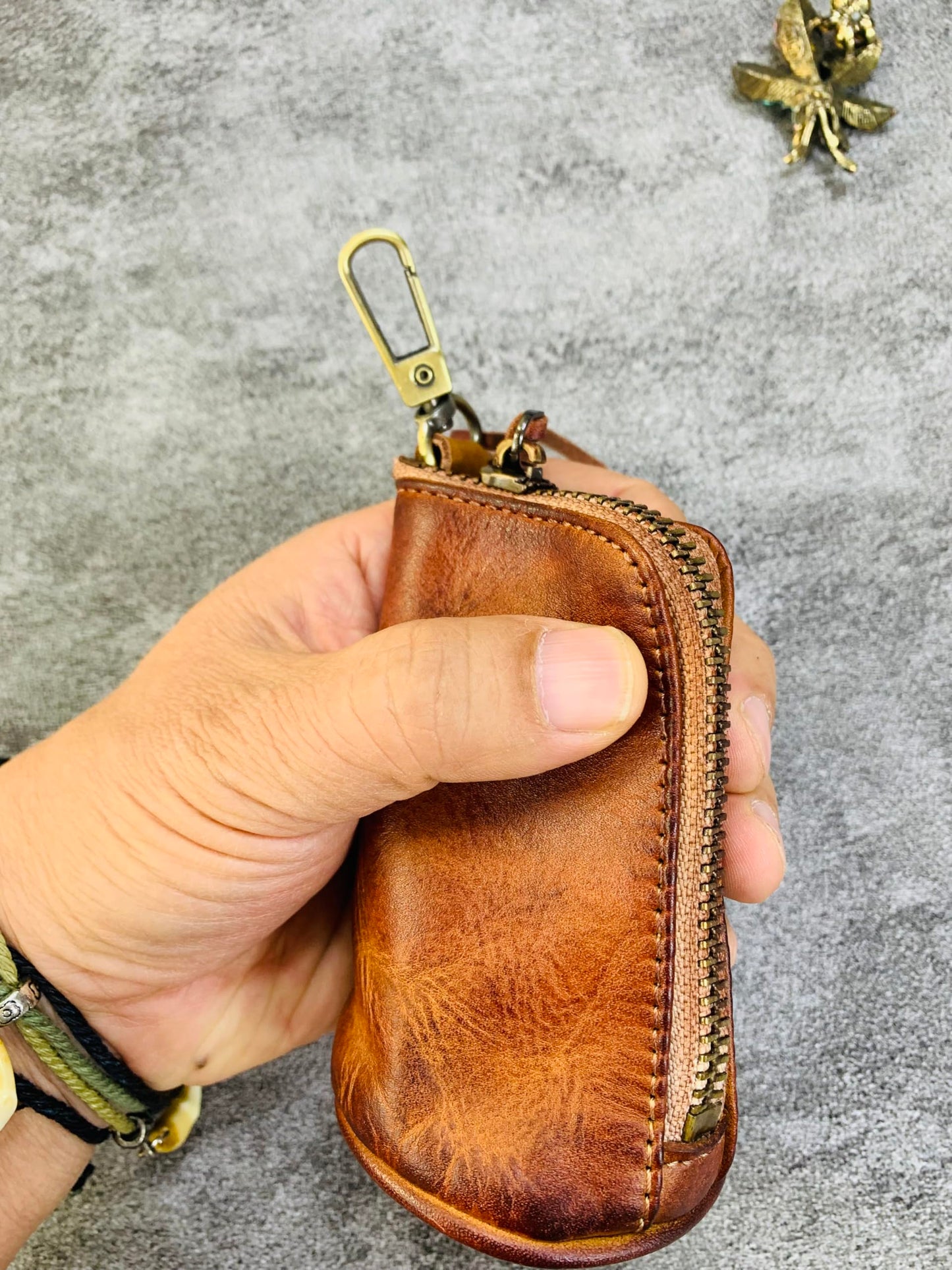 duyugeng Genuine Leather Key Pouch with Belt Clip, Vintage Key Holder Coin Purse with Key Ring, Compact EDC Key Organizer for Men, Clip On Jeans Key Case