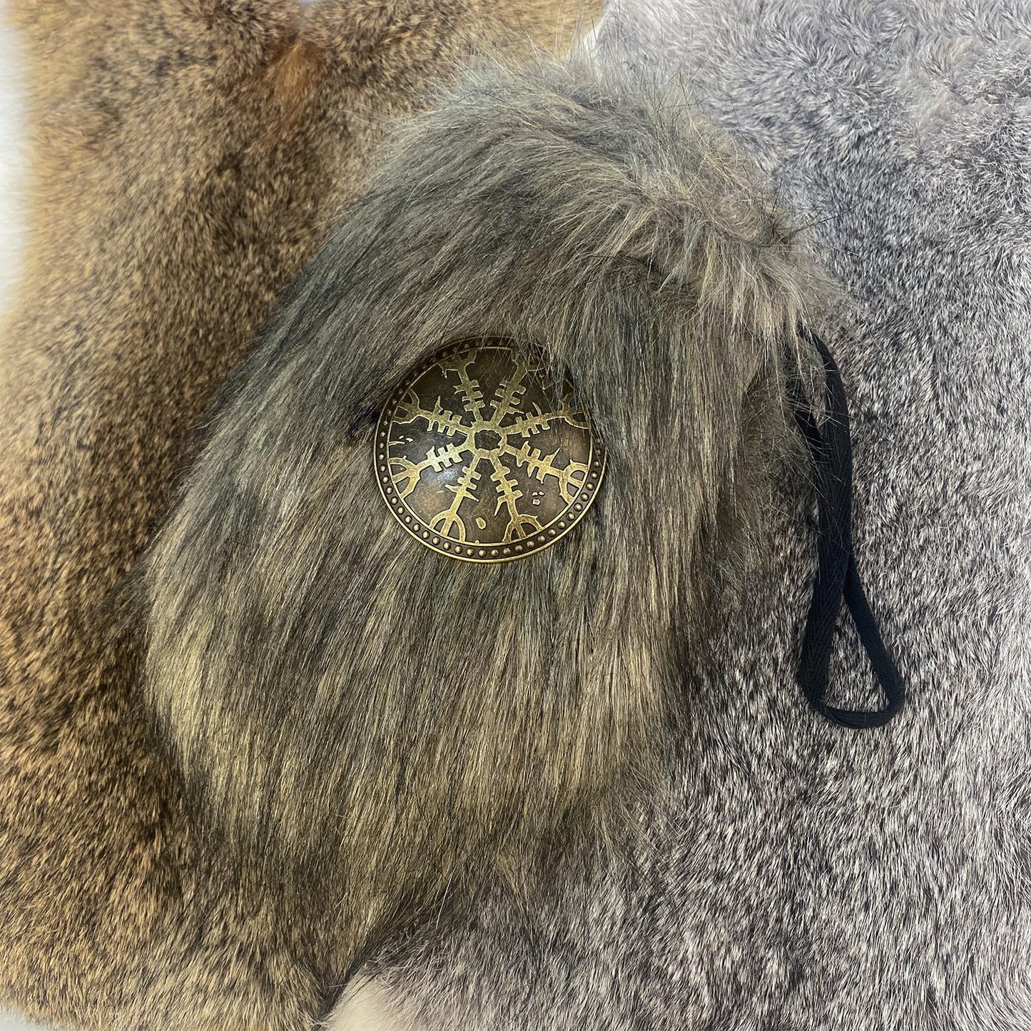 HiiFeuer Viking Faux Fur Belt Bag Nordic Badge Belt Pouch Fuzzy Portable Drawstring Purse Medieval Cosplay Side Pack Dice Bag (Brown A)