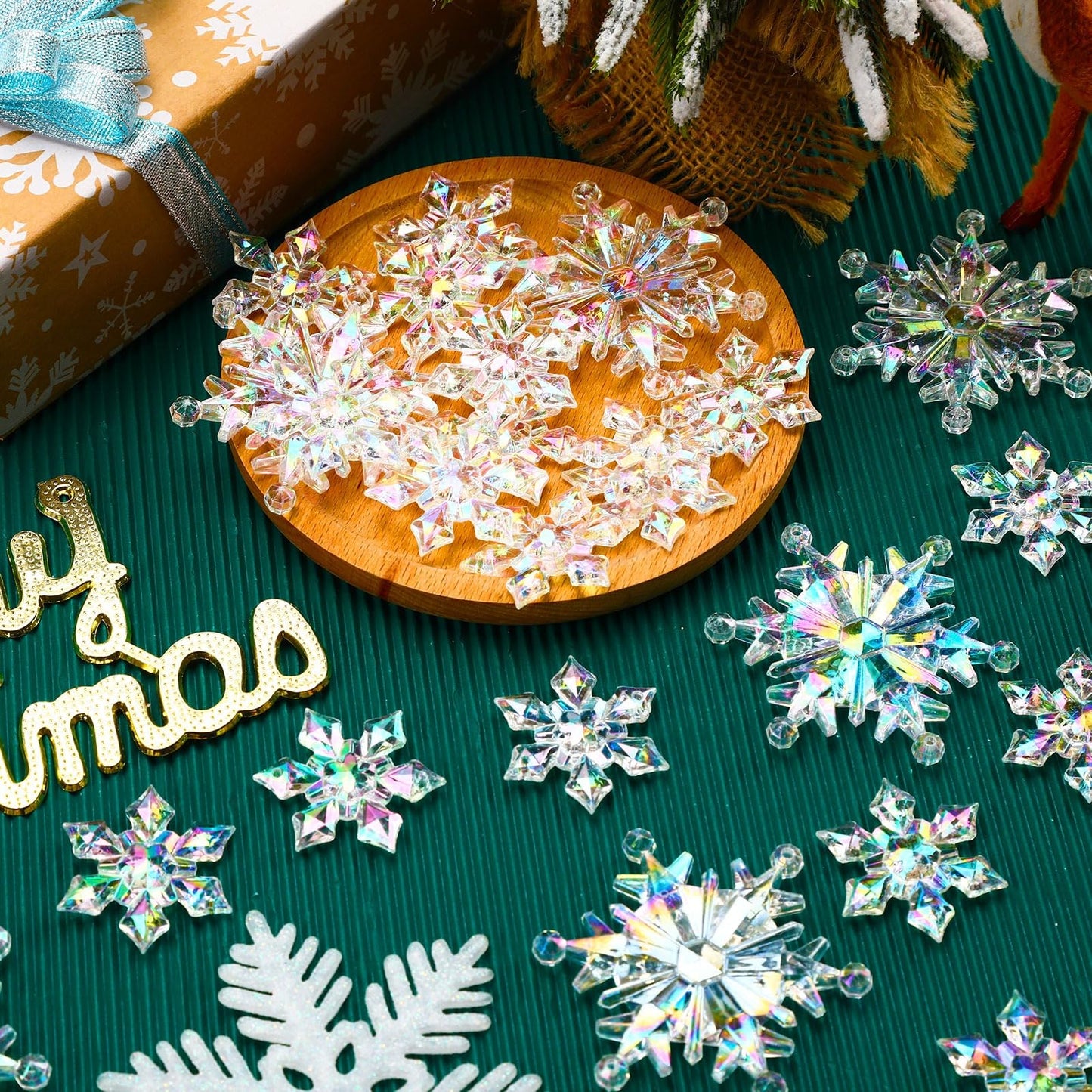 BOARDFEB 60Pcs Christmas Acrylic Snowflake Ornaments Winter 3D Translucent Snowflake Hanging Ornaments for Tree Crystal Iridescent Pendants with Rope for Holiday Party DIY Decor (Laser)