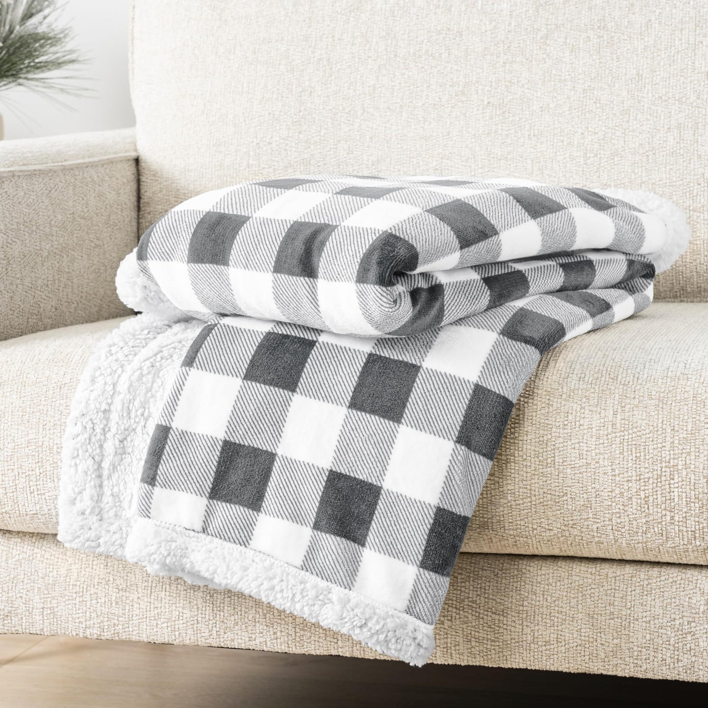PAVILIA Light Grey Buffalo Plaid Sherpa Throw Blanket for Couch, Plush Light Gray Checkered Fleece Blanket and Throws, Soft Fuzzy Flannel Blanket for Sofa Bed, Warm Cozy Winter Blanket Gift, 50x60