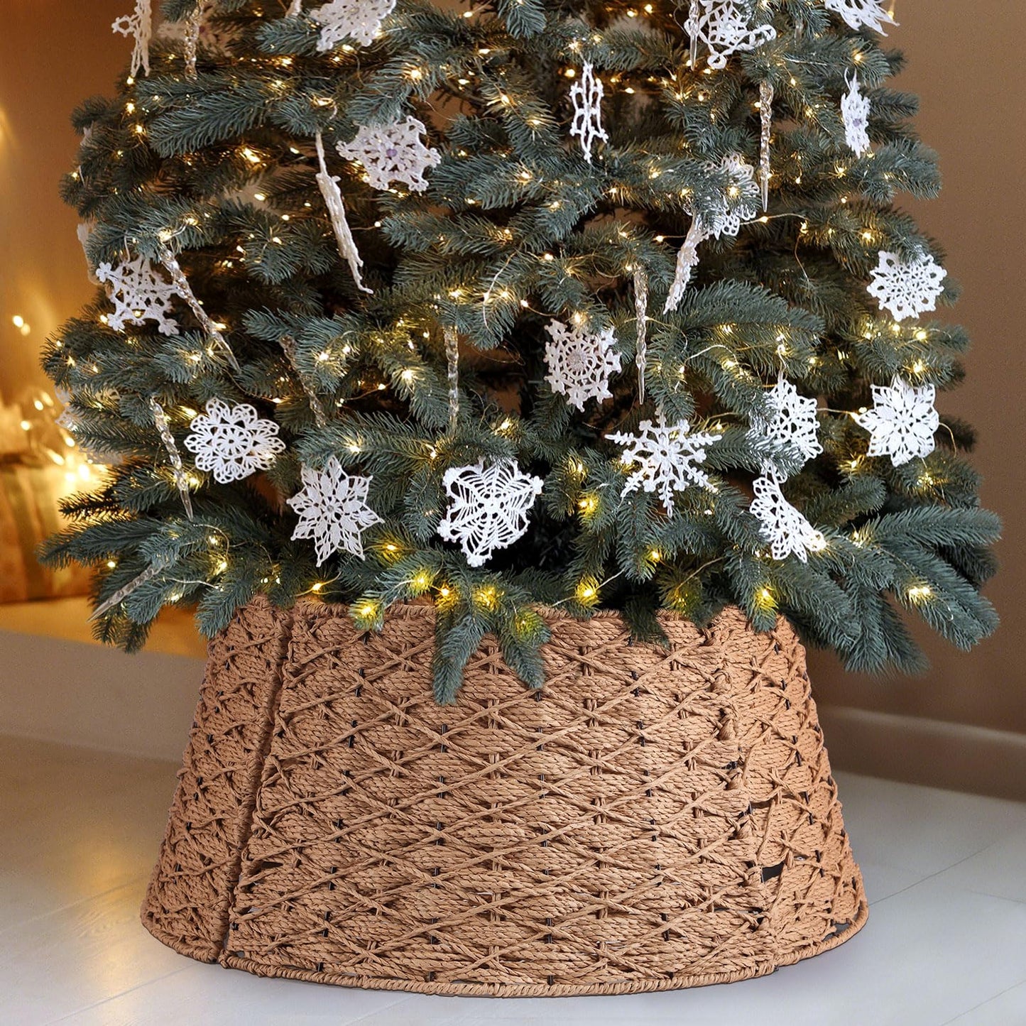 Poen Woven Rattan Christmas Tree Collar, Neutral Wicker Tree Skirt, Rustic Farmhouse Christmas Stand Base Cover Decor Handmade X-Shape Weave Design(Khaki,24 Inch)