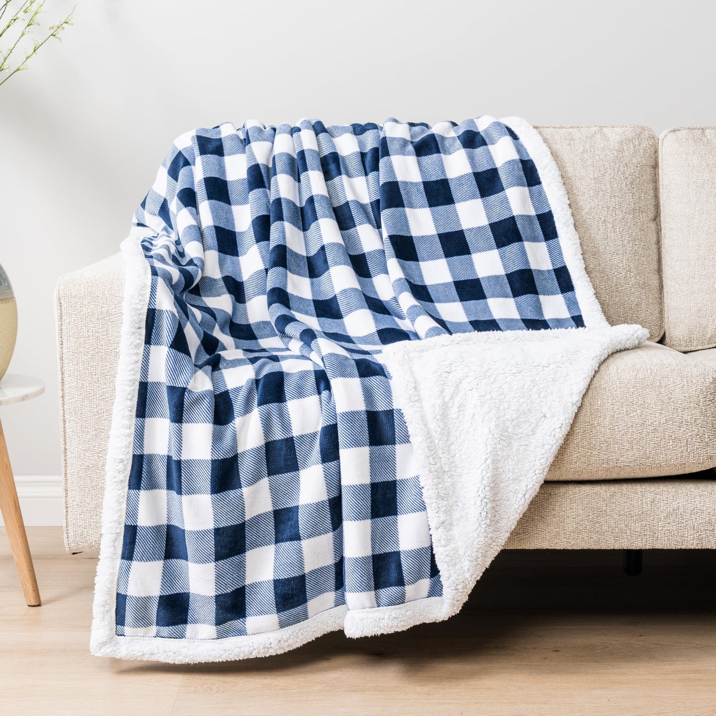 PAVILIA Navy Blue and White Buffalo Plaid Sherpa Throw Blanket for Couch, Plush Checkered Fleece Blanket and Throws, Soft Fuzzy Flannel Blanket for Sofa Bed, Warm Cozy Winter Blanket Gift, 50x60