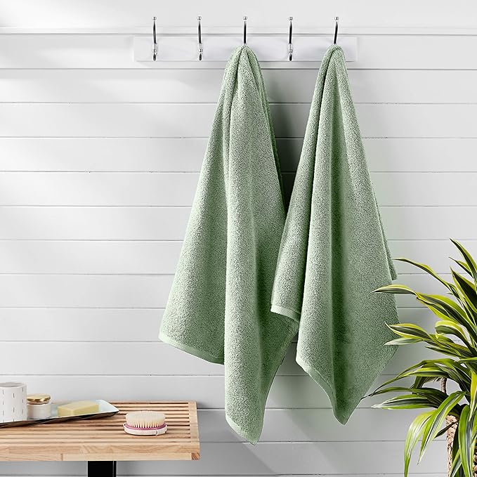 Amazon Basics Quick-Dry Lightweight Moisture Absorbing Bath Towel, 100% Cotton