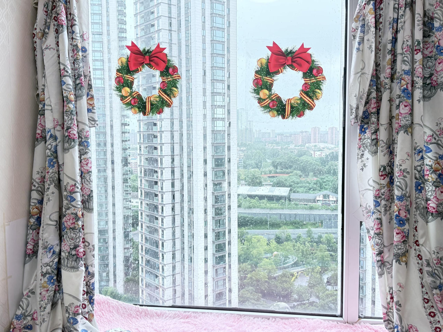 JMFANGLIU 2 PCS 16x16 Inch Christmas Window Clings,Static No-Glue Reusable Christmas Window Decorations with Wreath,Bow, Bell