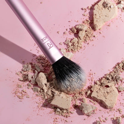 Real Techniques Setting Brush With Ultra Plush Custom Cut Synthetic Bristles and Extended Aluminum Ferrules to Build Coverage