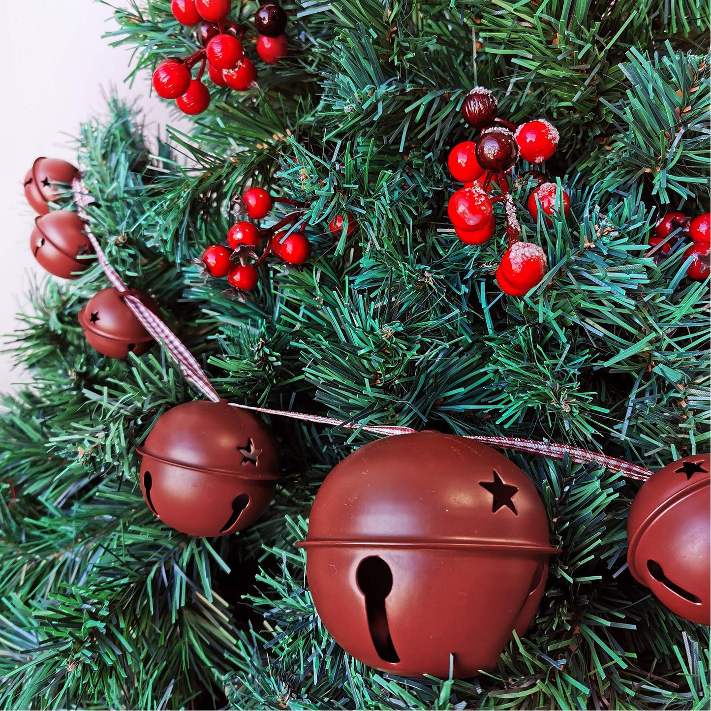 Winlyn 30 Pcs Christmas Metal Sleigh Bells Rustic Burgundy Jingle Bells with Star Cutouts Rustic Craft Bells 1.6" 2.4" 3.5" for Christmas Tree Wreath Garland Ornaments Holiday DIY Decorations