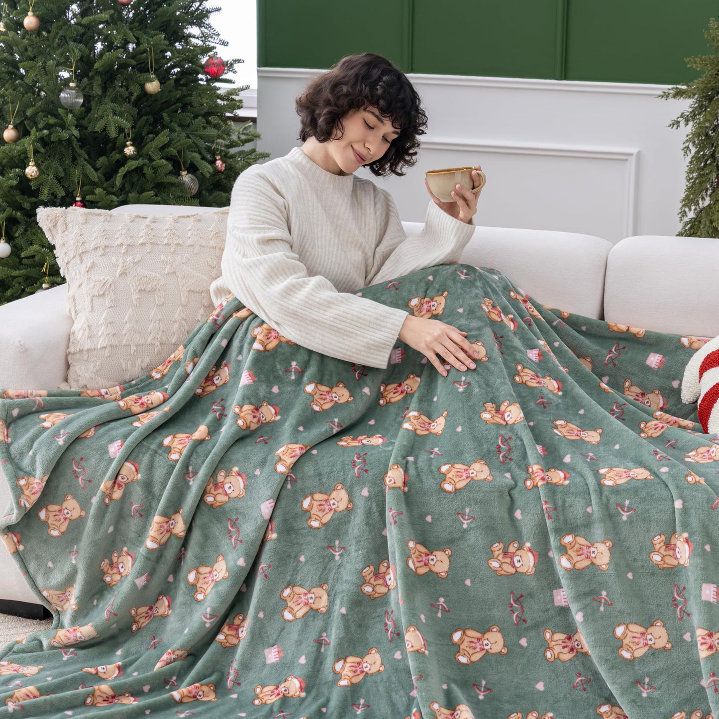 Sushing Christmas Printed Fleece Throw, Soft Plush Warm Festive, Cozy Couch Decor, 60"× 70", Teddy Bears